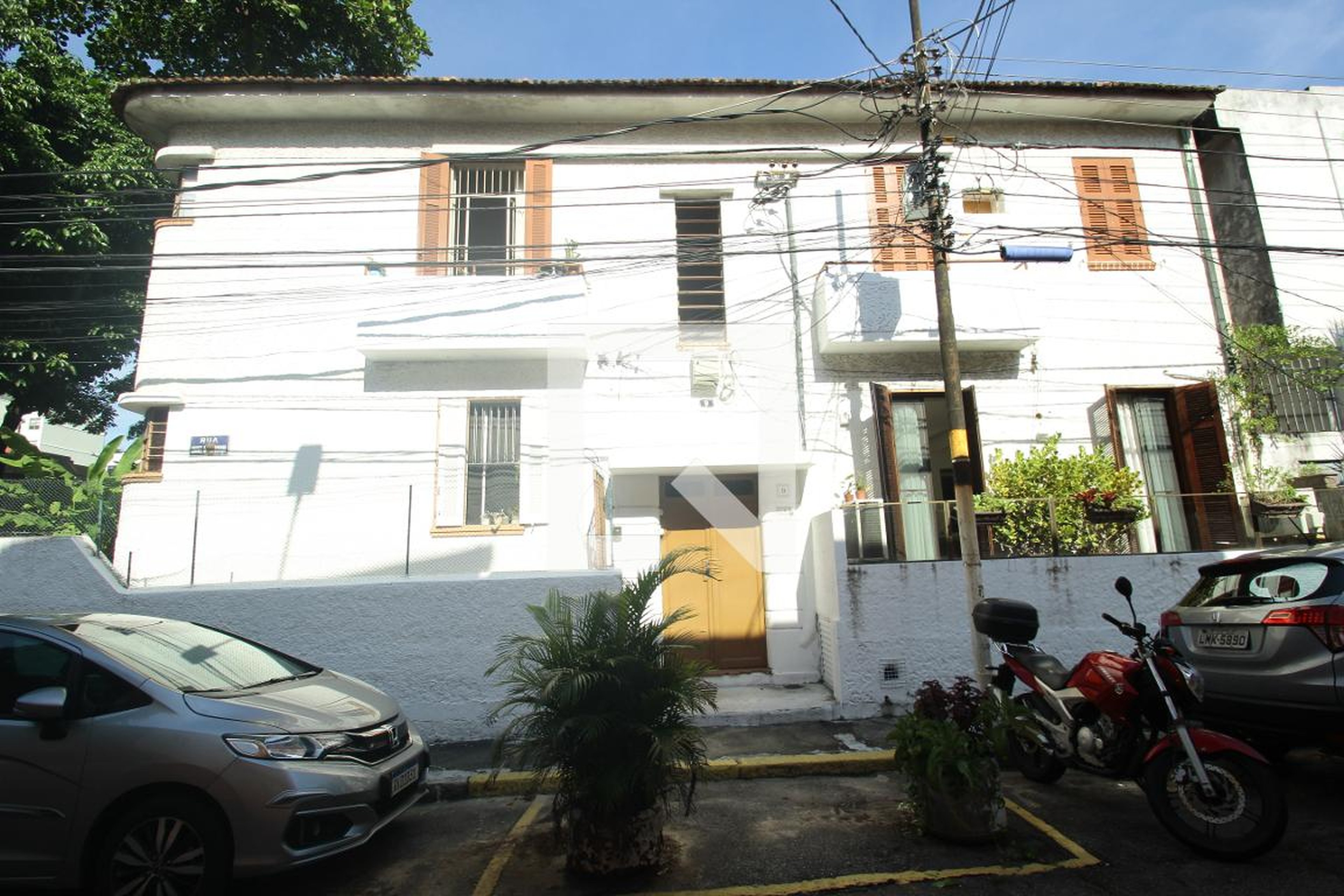 Fachada do Prédio Condomínio em Rua Coronel Afonso Romano, 9