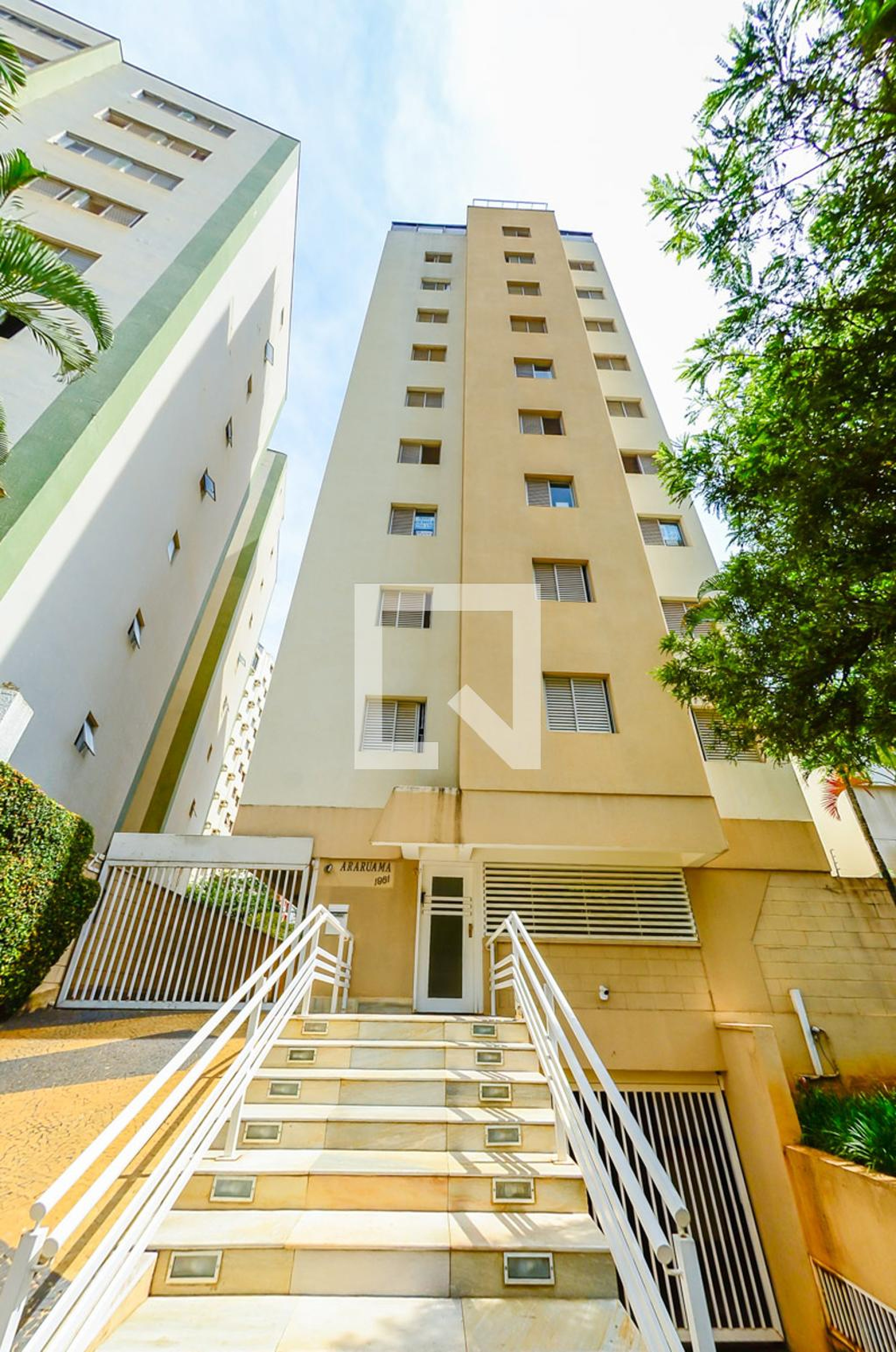 Fachada Condomínio em Rua Coronel Quirino, 961