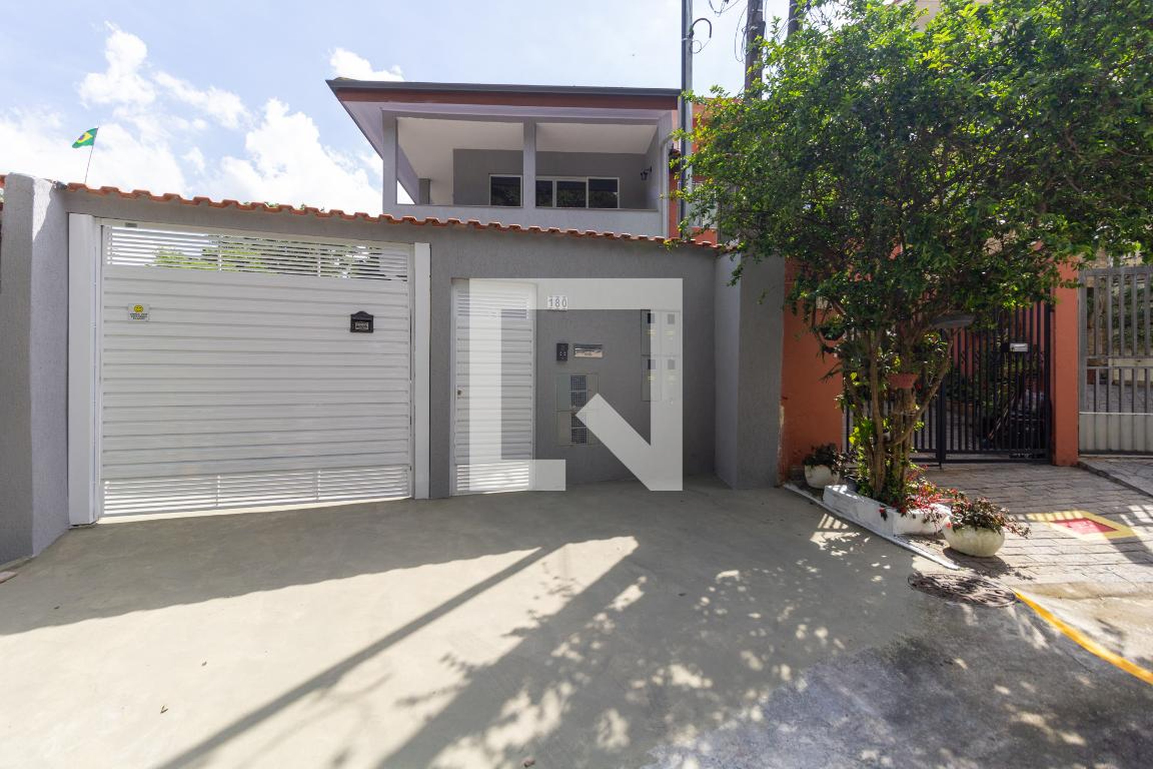 Fachada Condomínio em Rua Tomaz da Mota, 180