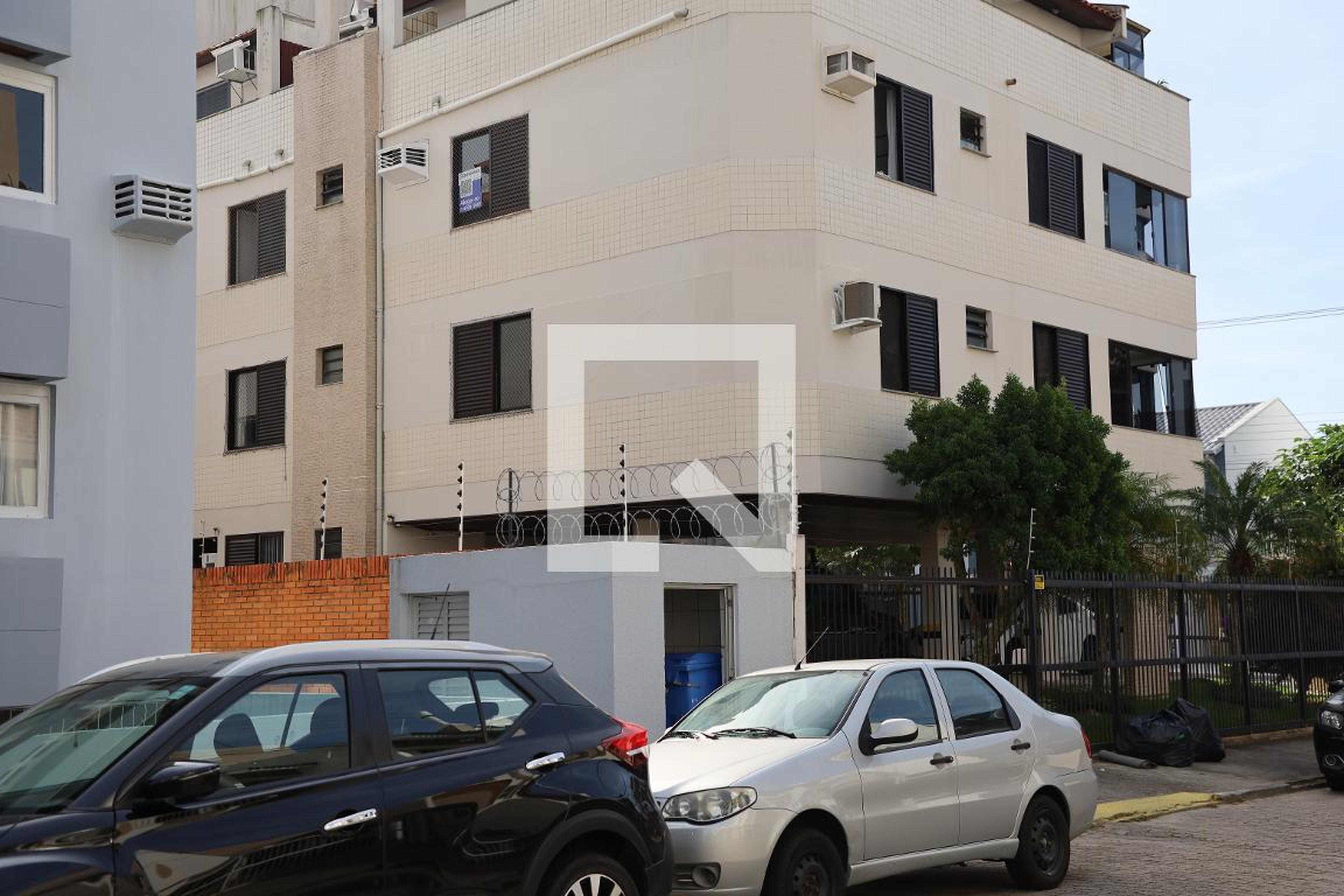 Fachada Condomínio em Rua Madre Maria Villac, 201