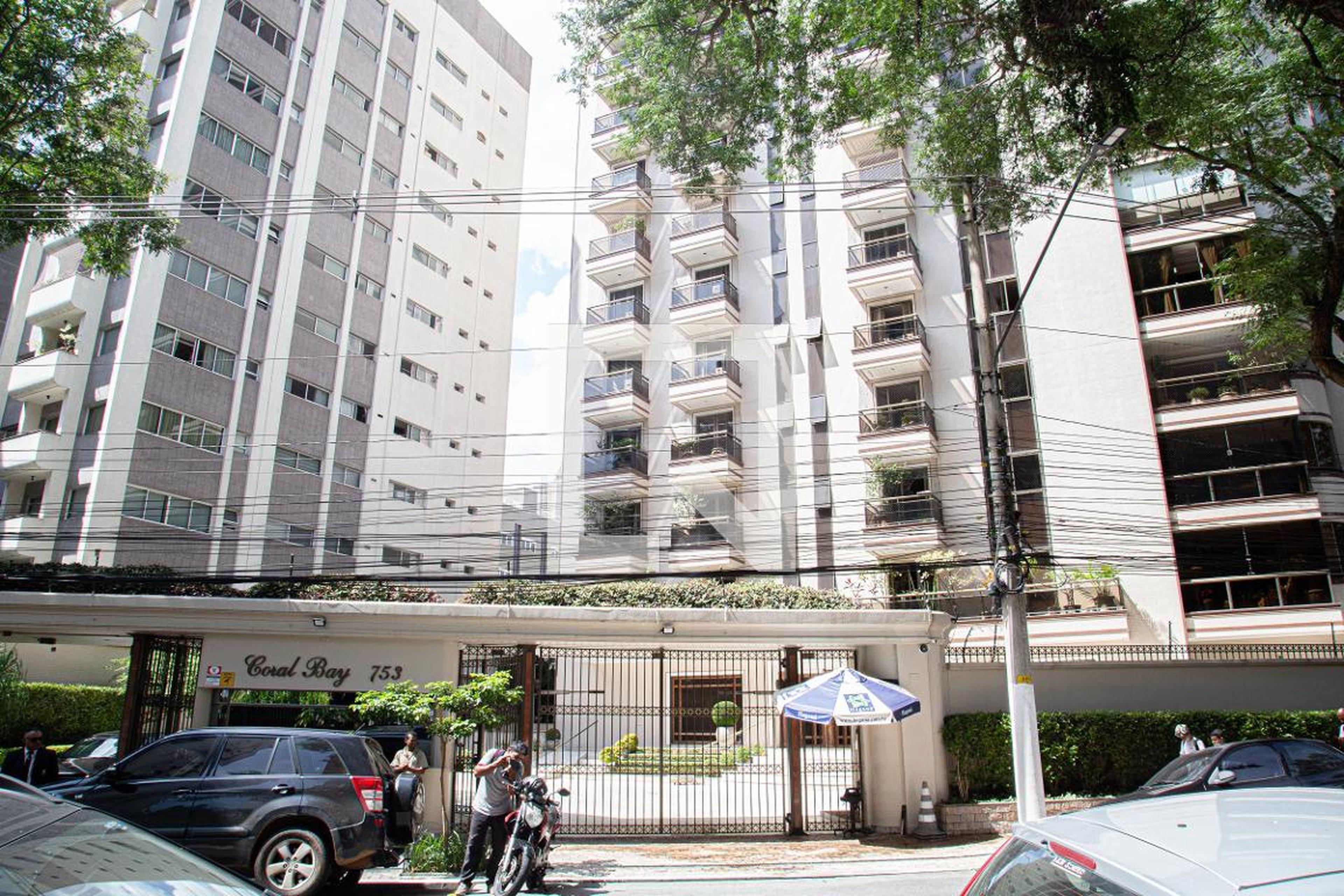 Fachada do Condomínio Condomínio Coral Bay