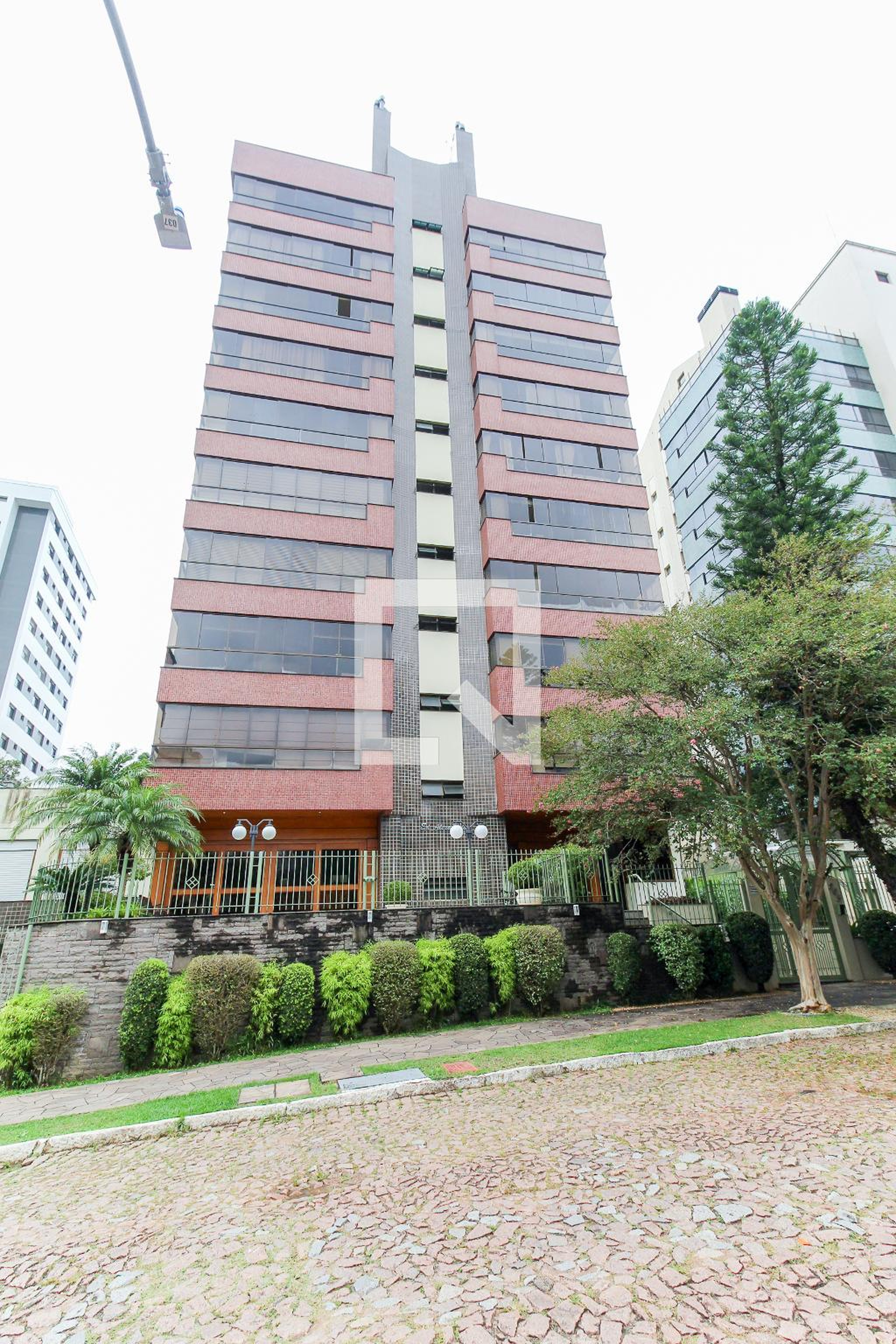 Fachada Condomínio em Rua Reis Louzada, 245