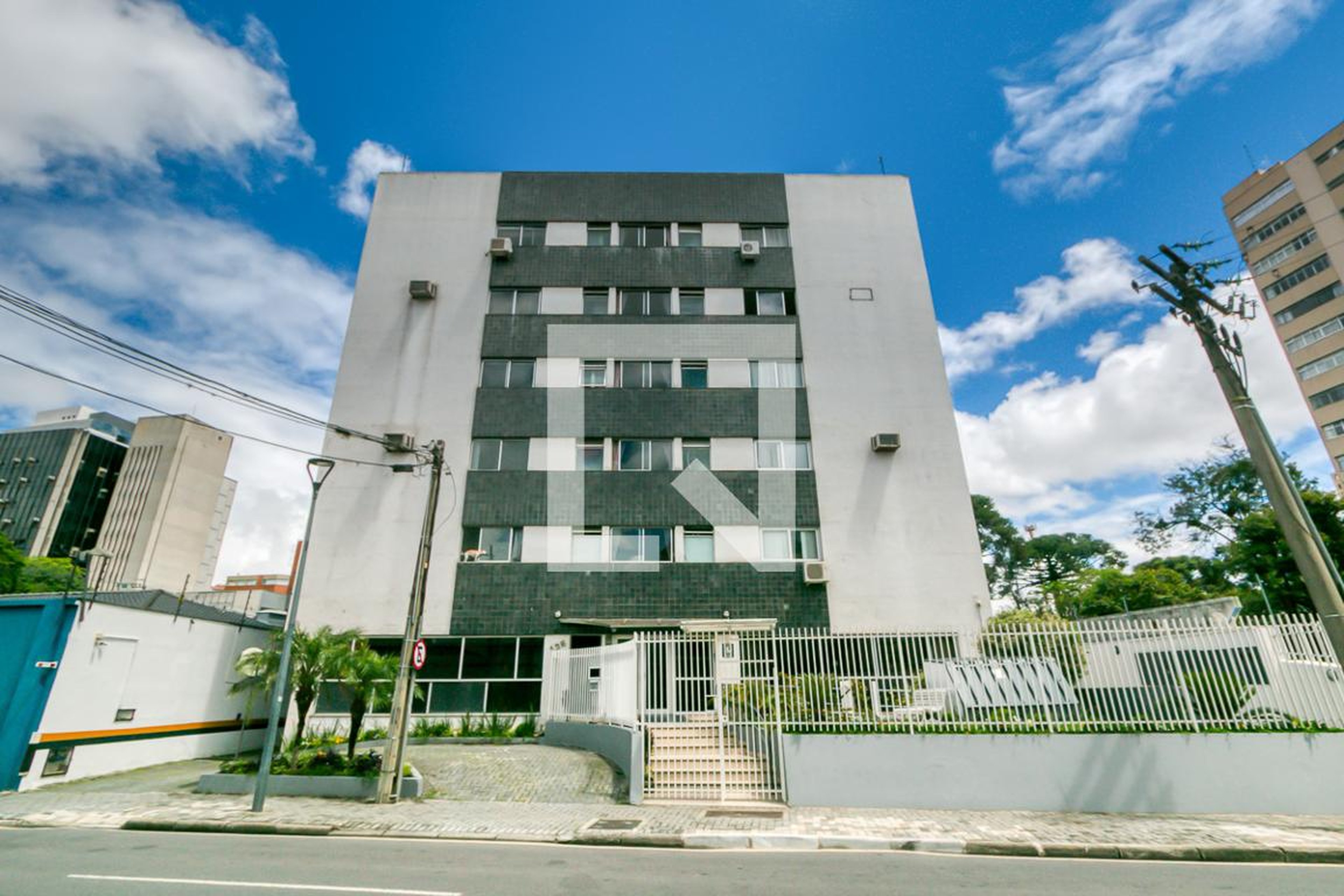 Fachada Condomínio em Rua Aristides Teixeira, 647