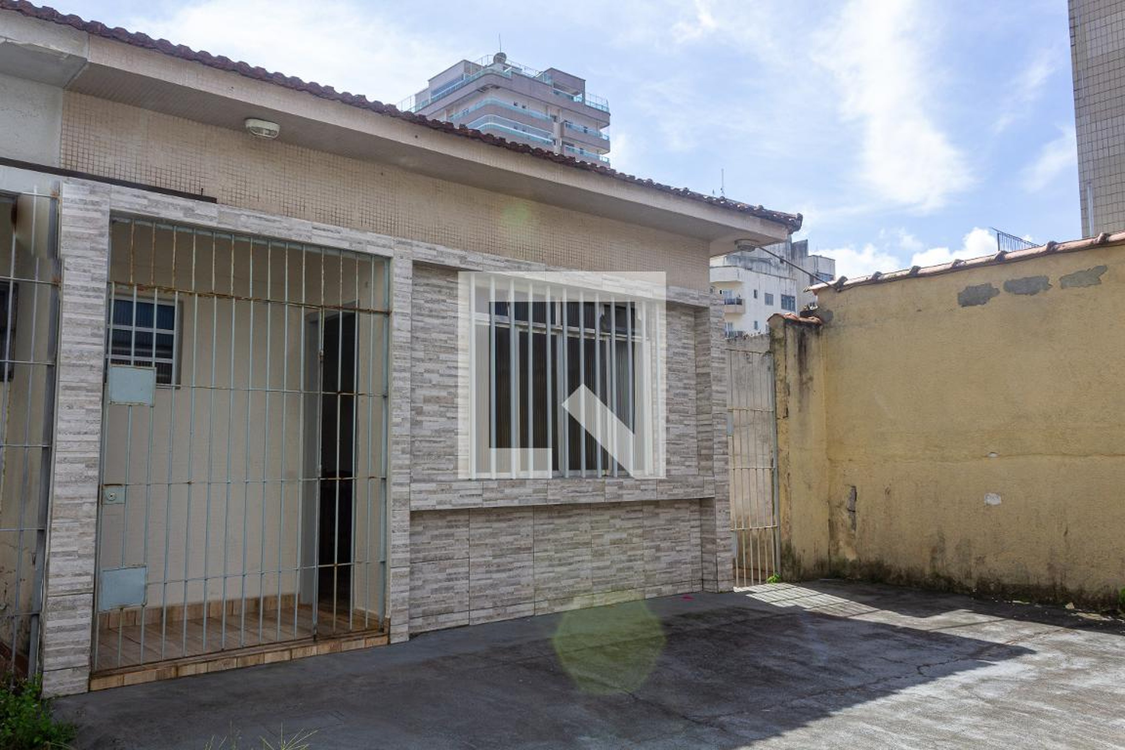 Fachada Condomínio em Rua Monteiro Lobato, 164