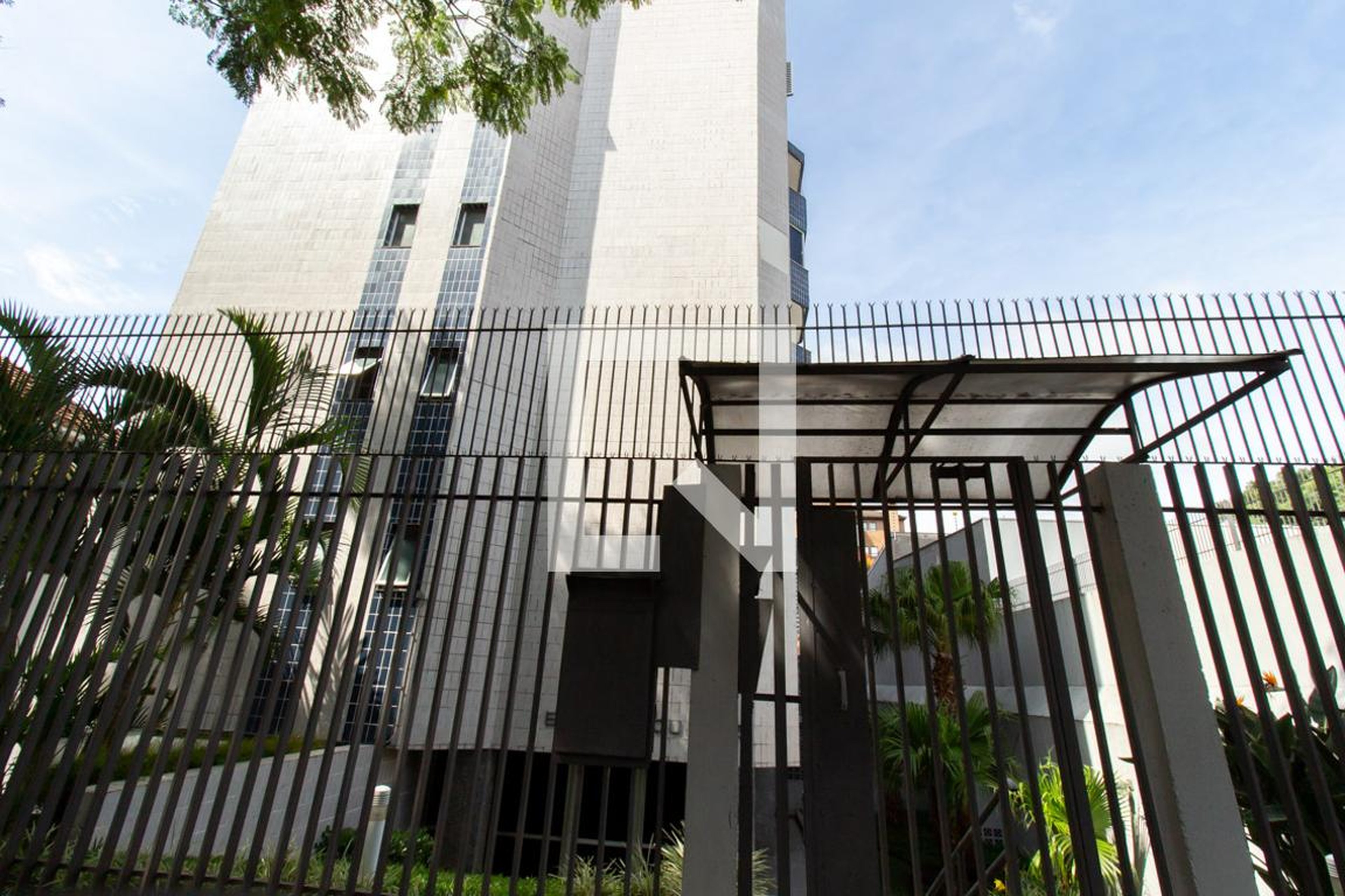 Fachada do Condomínio Condomínio em Avenida Iguaçu, 1215