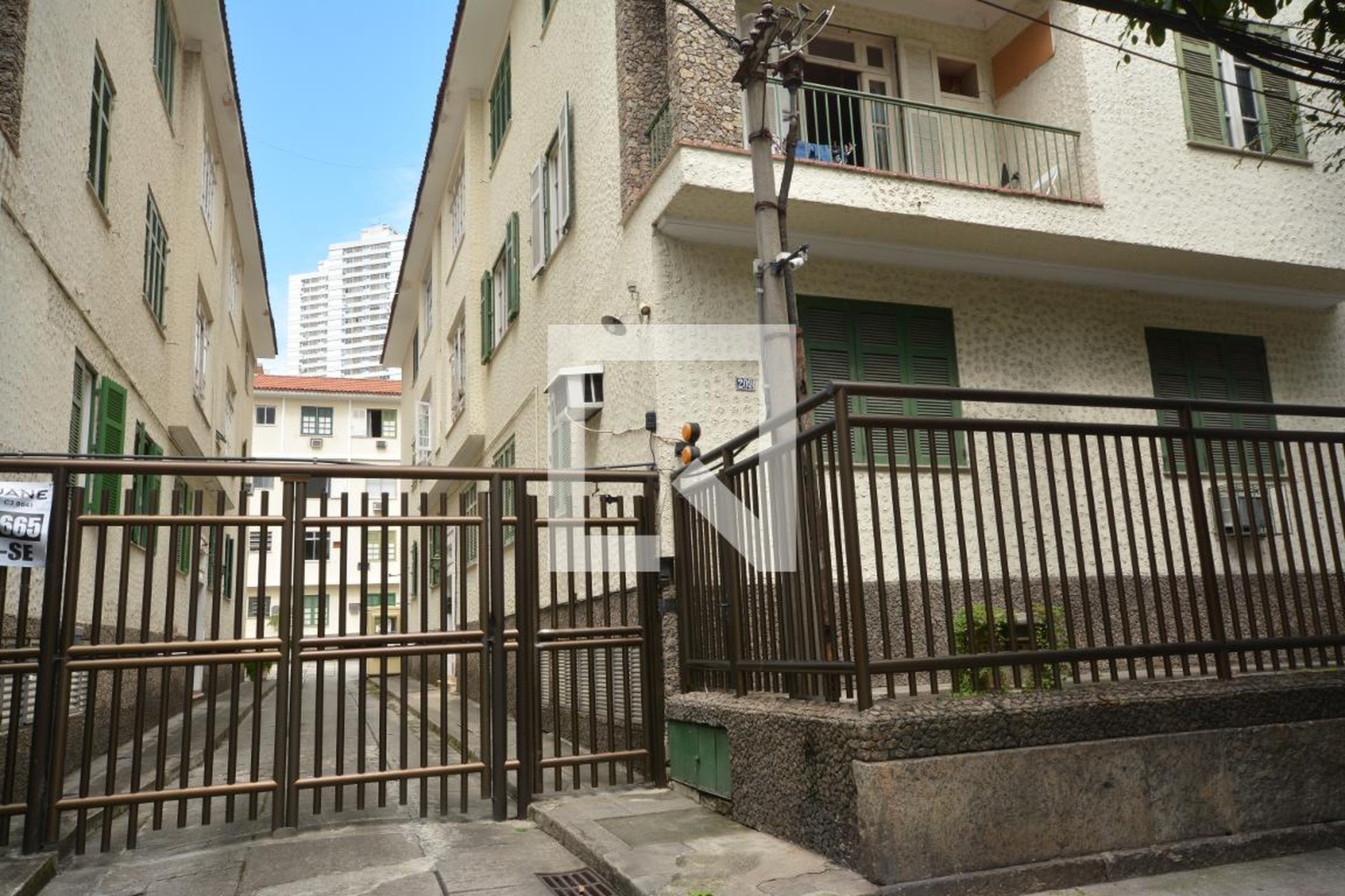 Fachada Condomínio em Rua General Severiano, 209