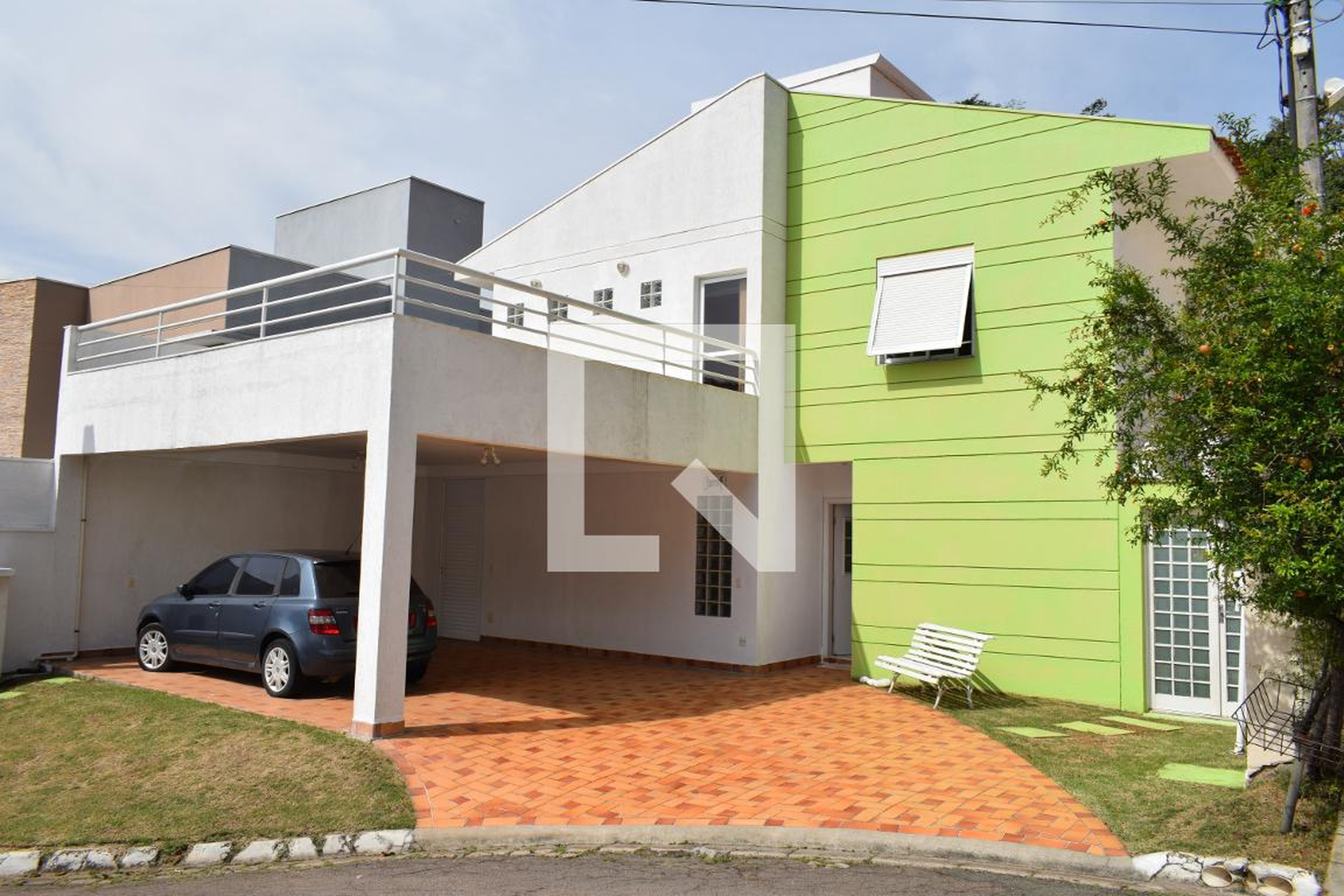 Fachada Condomínio em Rua Alberto de Castro, 175