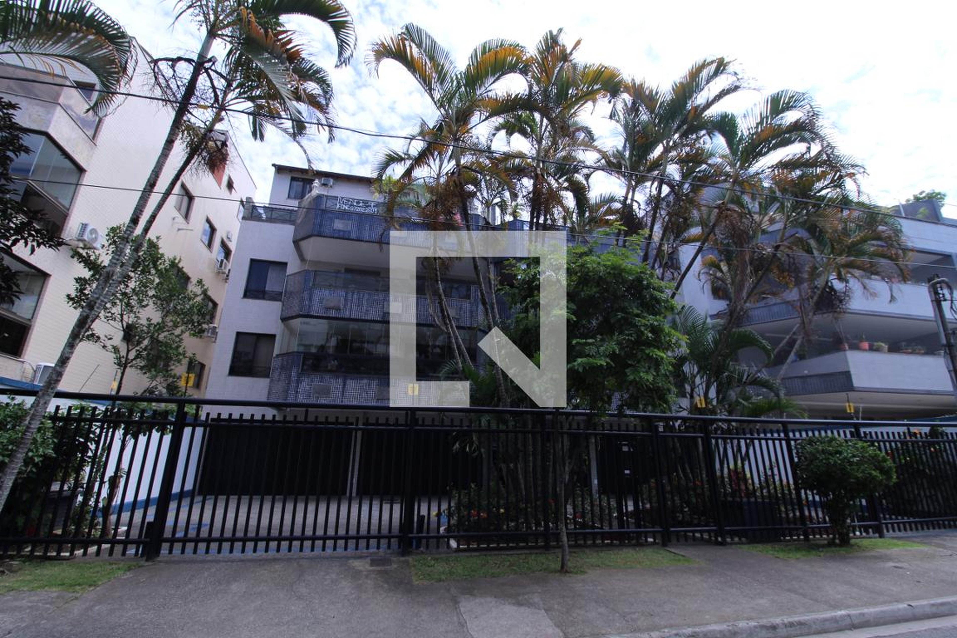 Fachada Condomínio em Rua Henrique Stamile Coutinho, 530