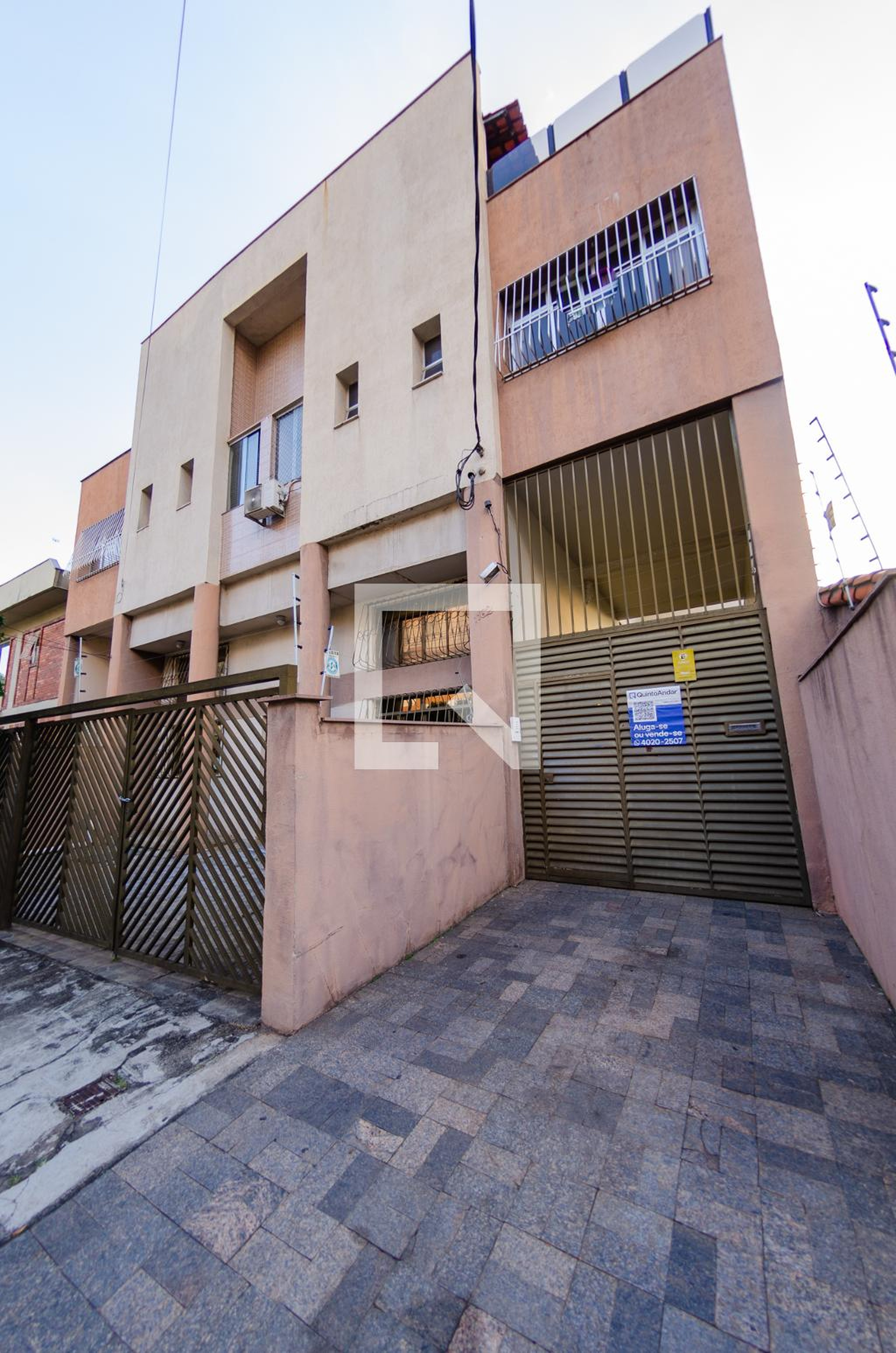 Fachada Condomínio em Rua Conselheiro Joaquim Caetano, 1162