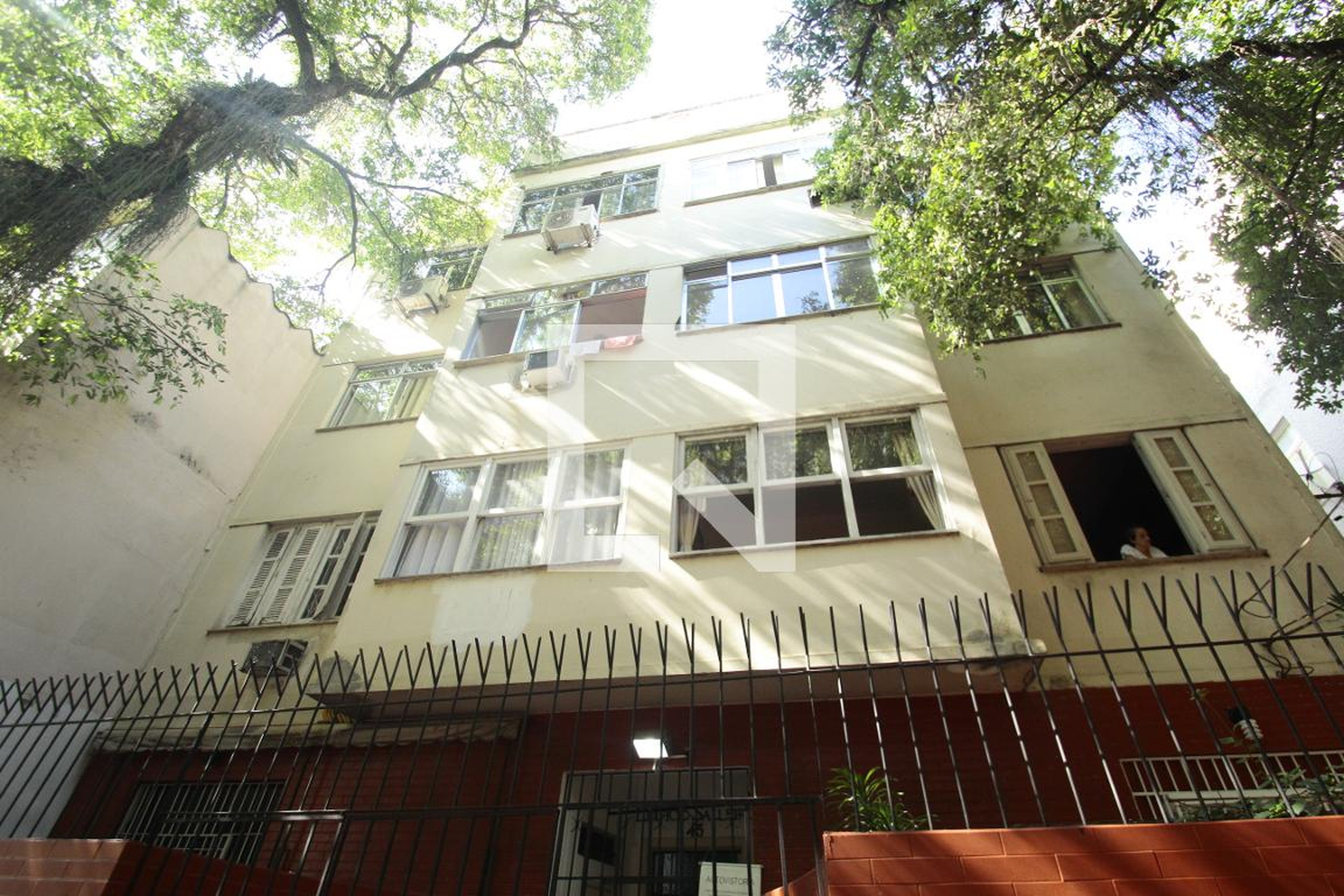 Fachada do Prédio Condomínio em Rua Álvaro Ramos, 45