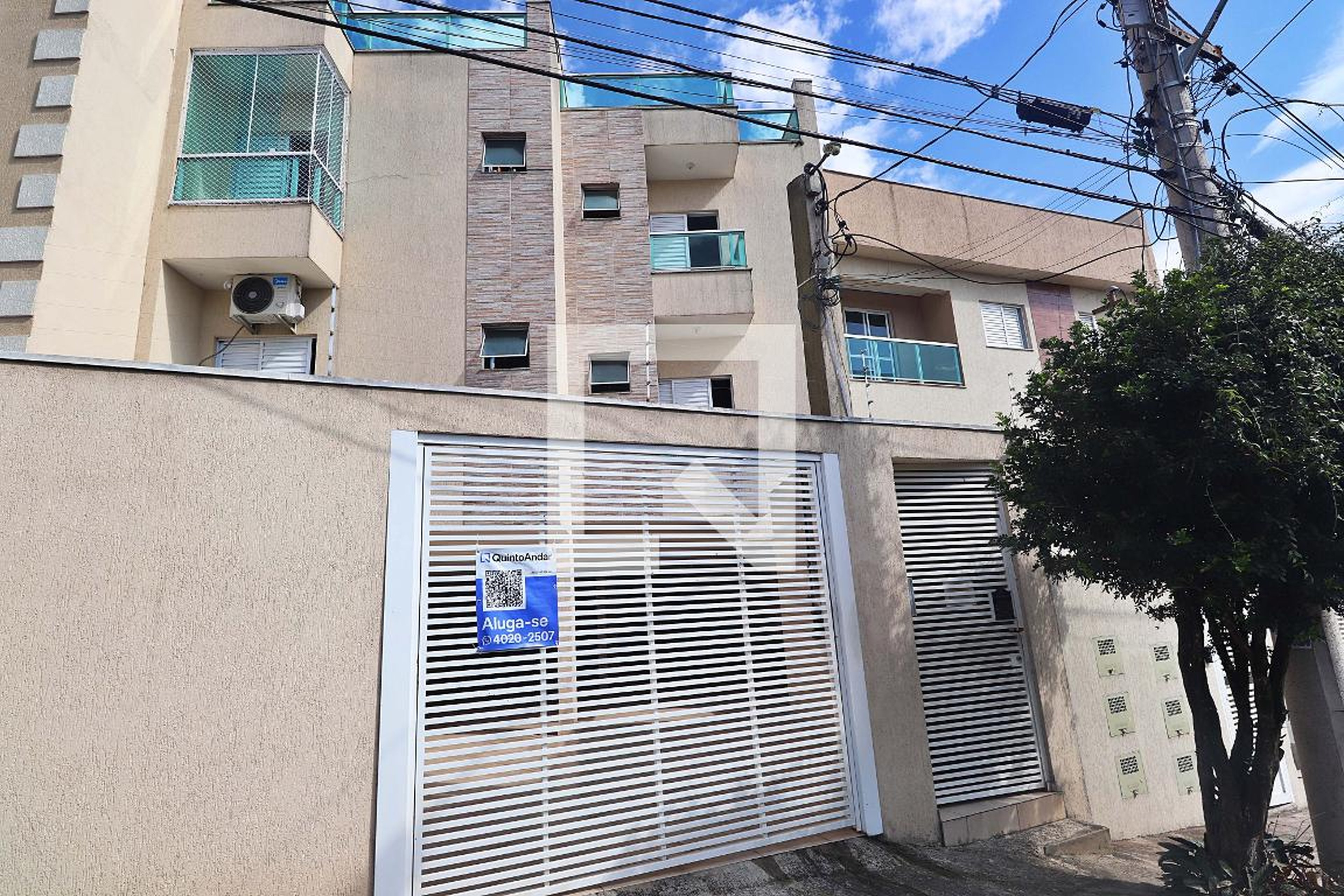 Fachada Condomínio em Rua Odete, 108