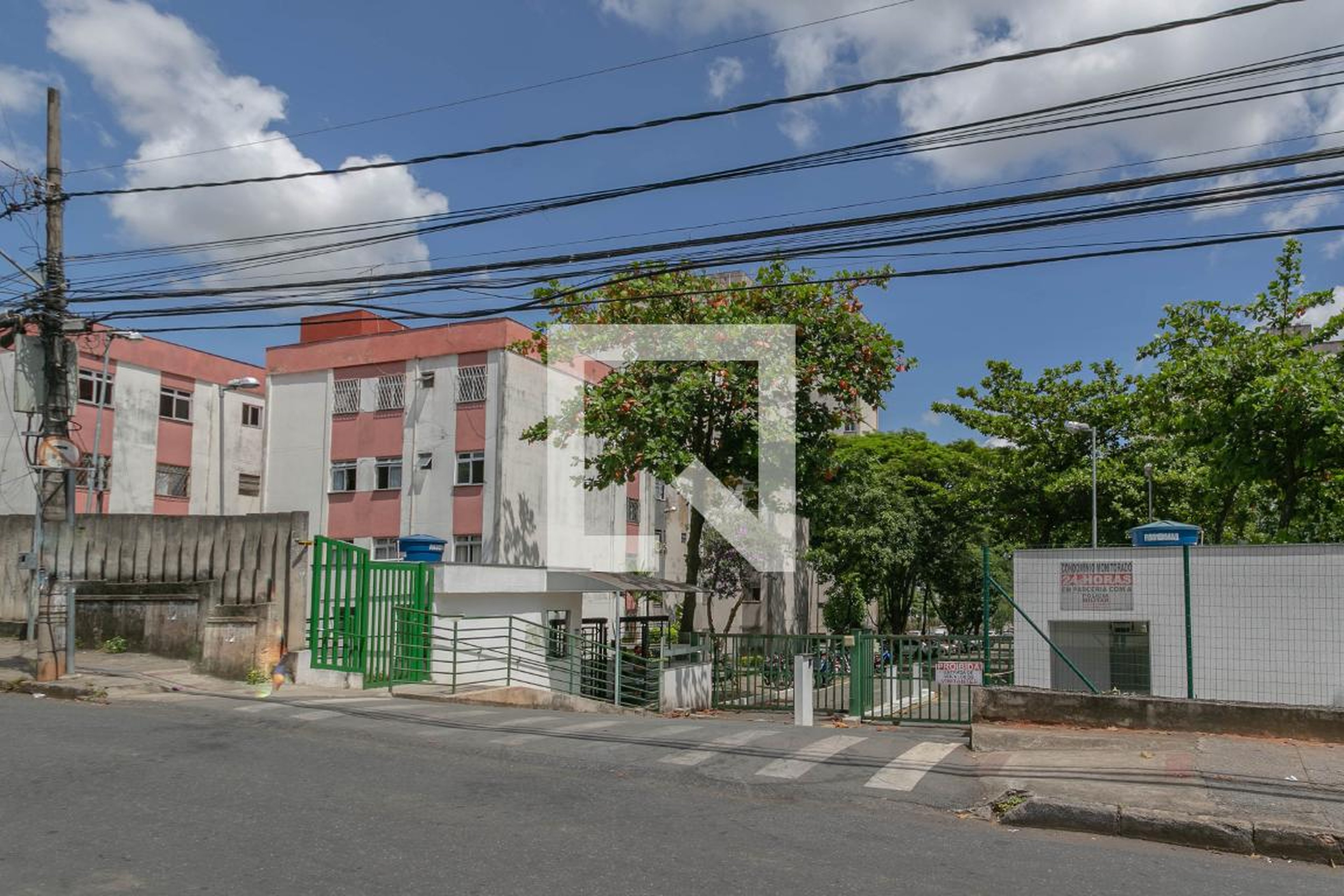 Fachada Condomínio em Rua Congonhal, 681
