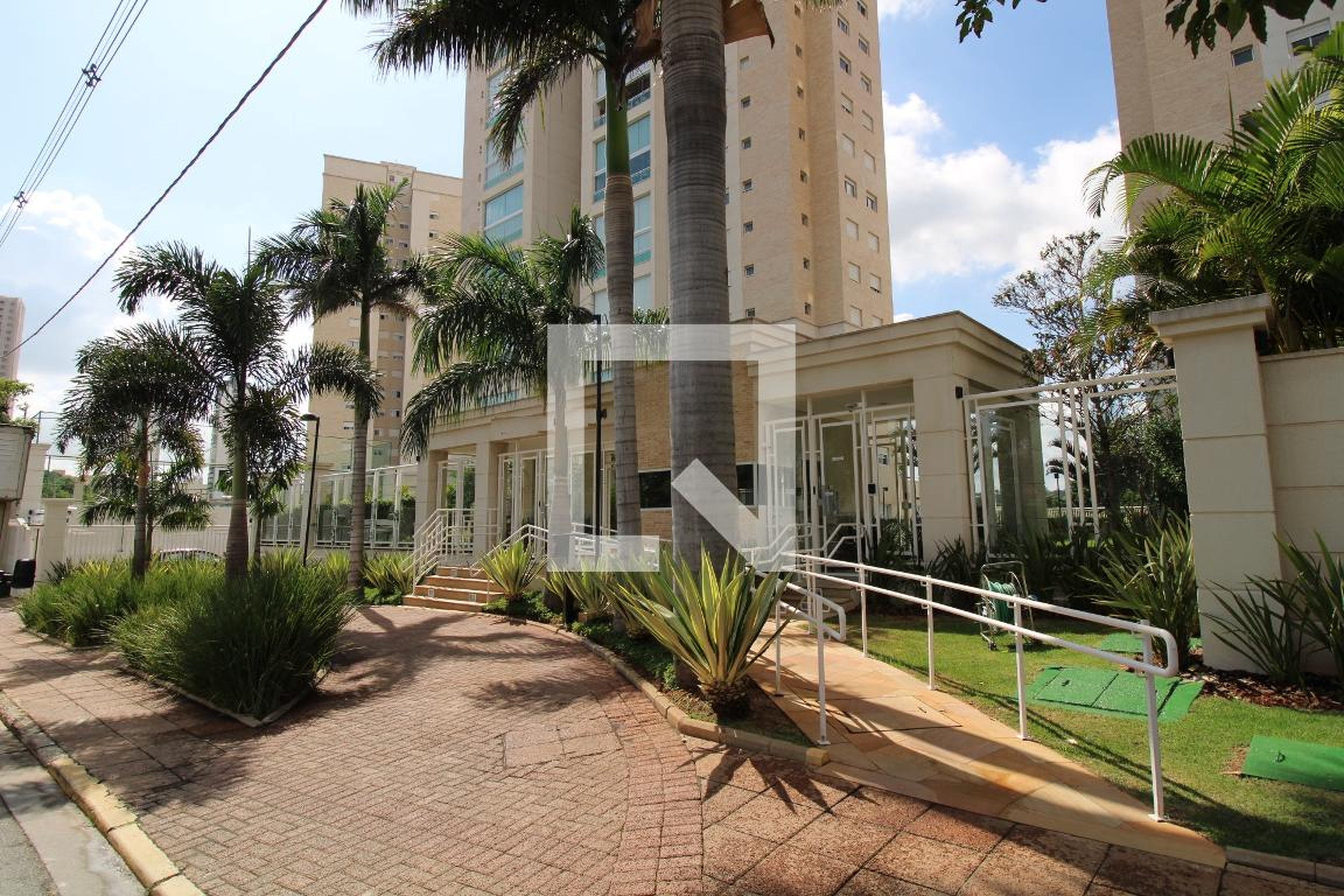 Fachada do Condomínio Condomínio Arthouse Double Sky