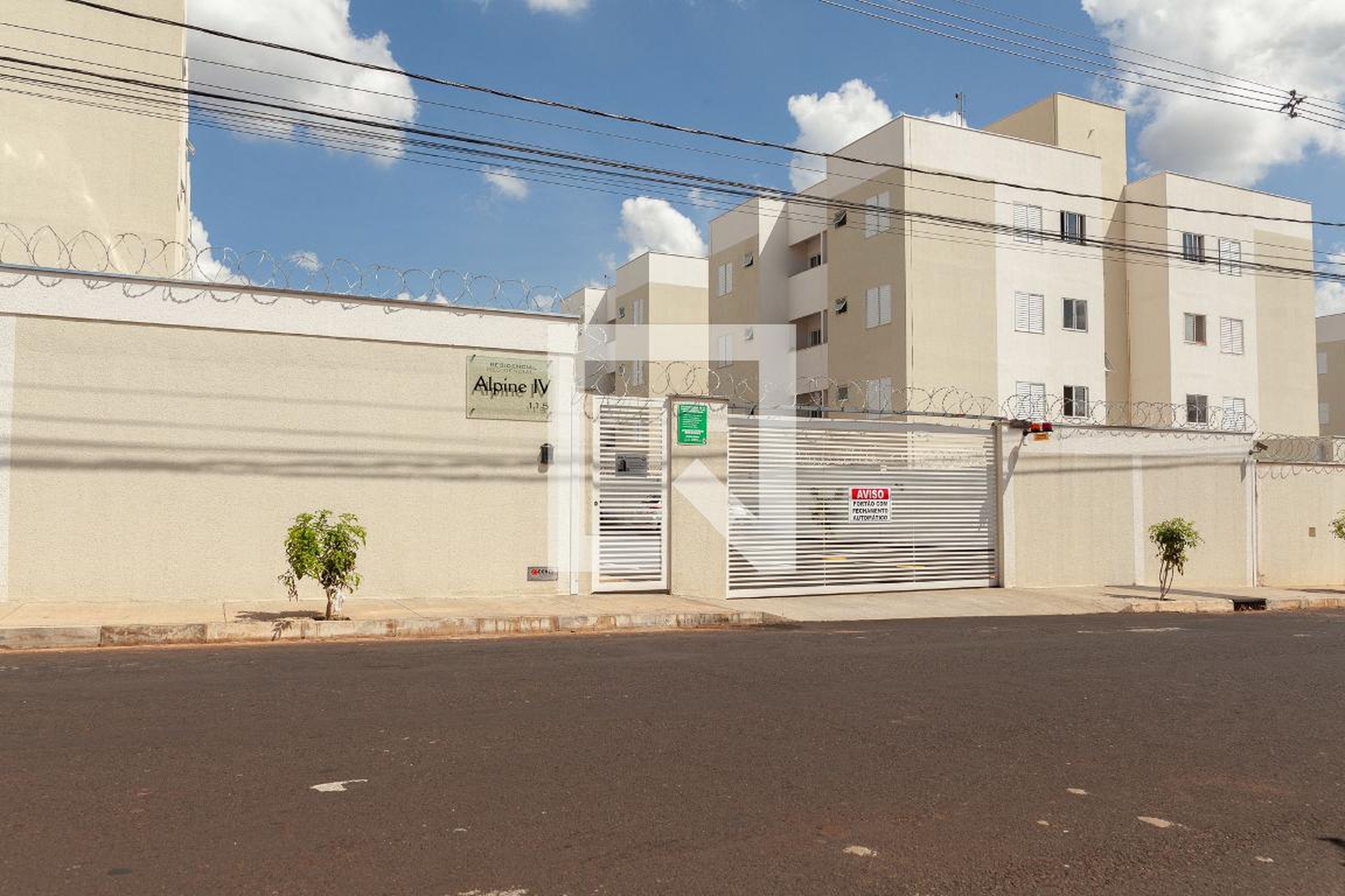 Fachada Condomínio em Rua Silvio Calegari, 55