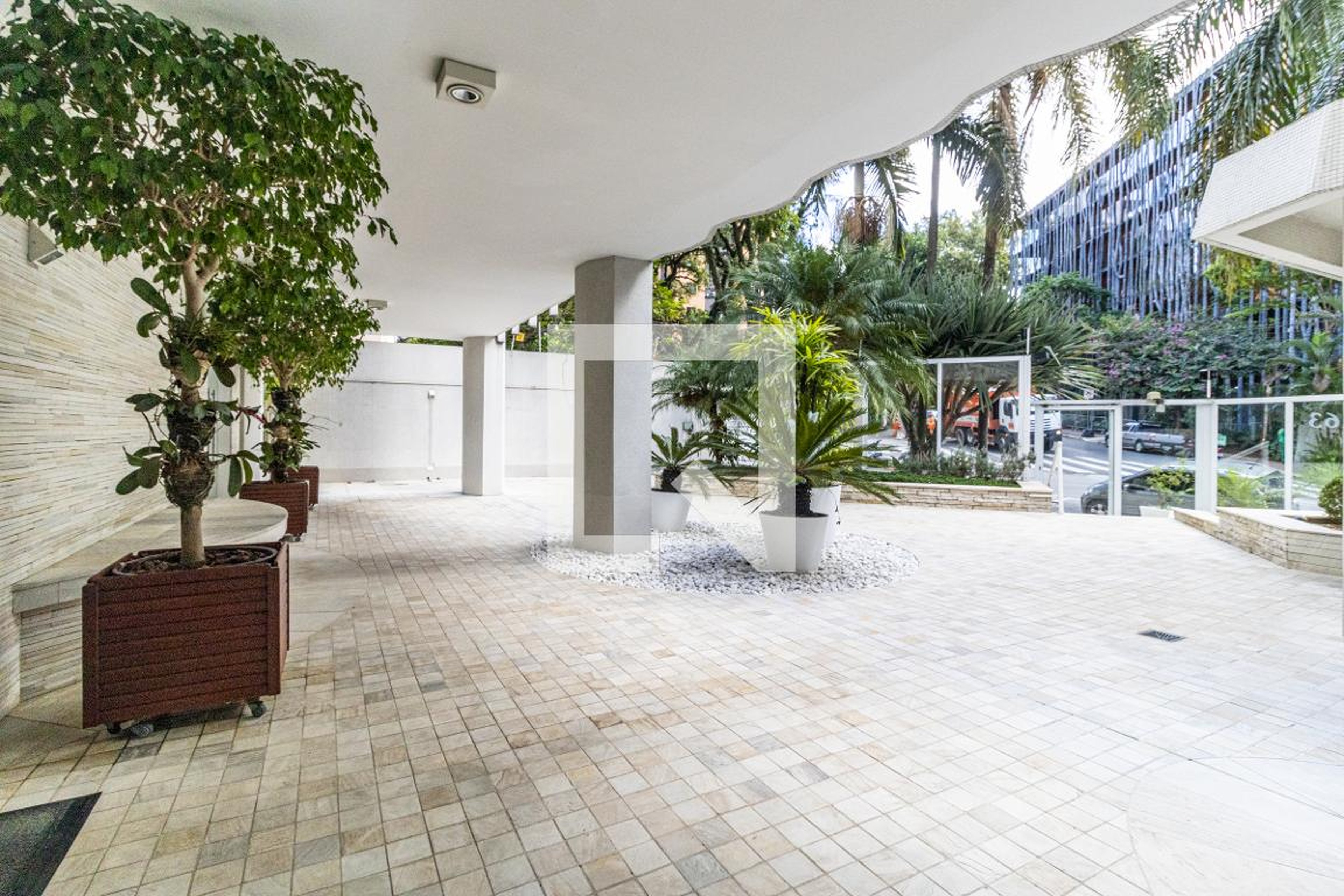 Entrada do Prédio - Maria de Lourdes