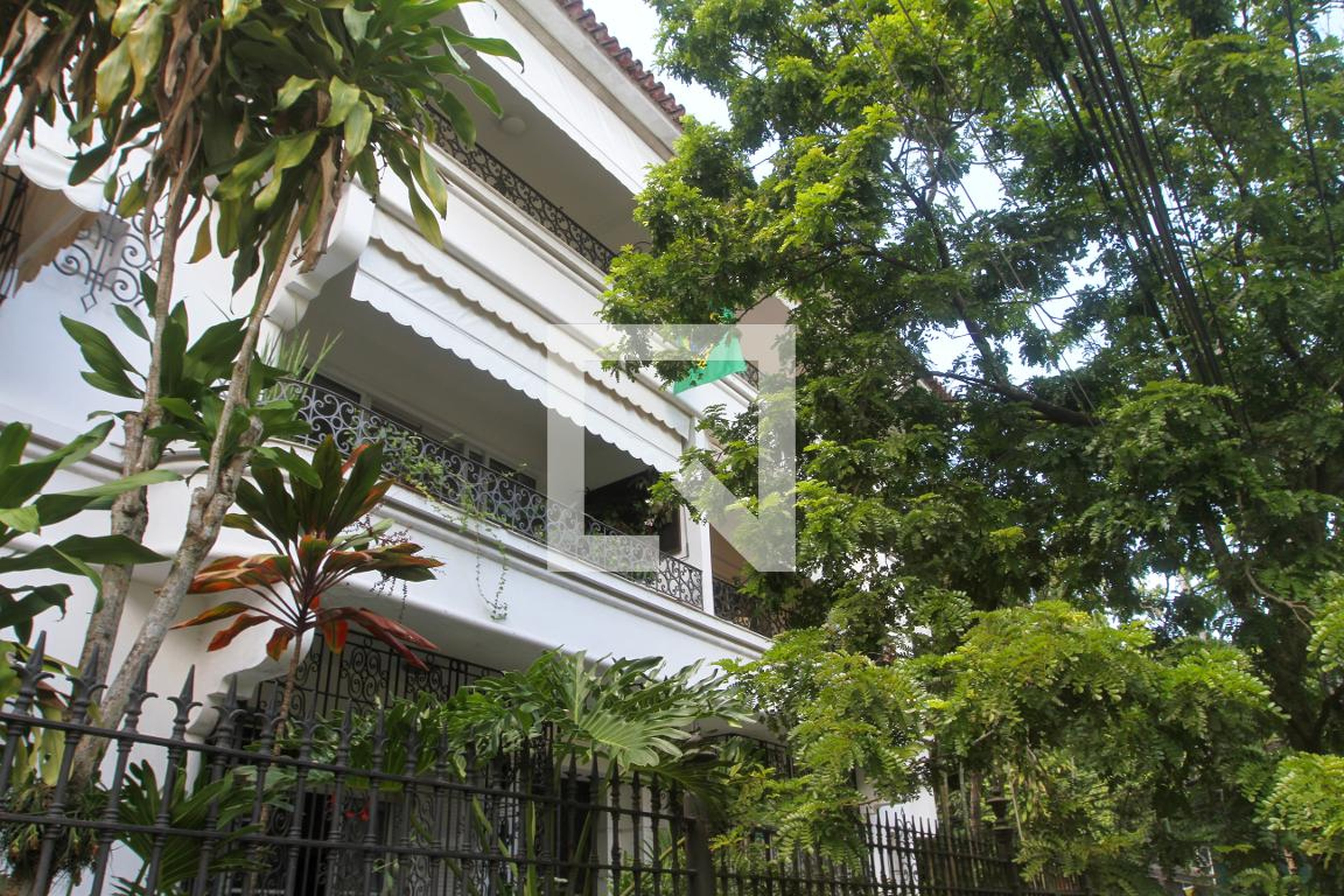 Fachada do Prédio Condomínio em Rua Benjamim Batista, 12