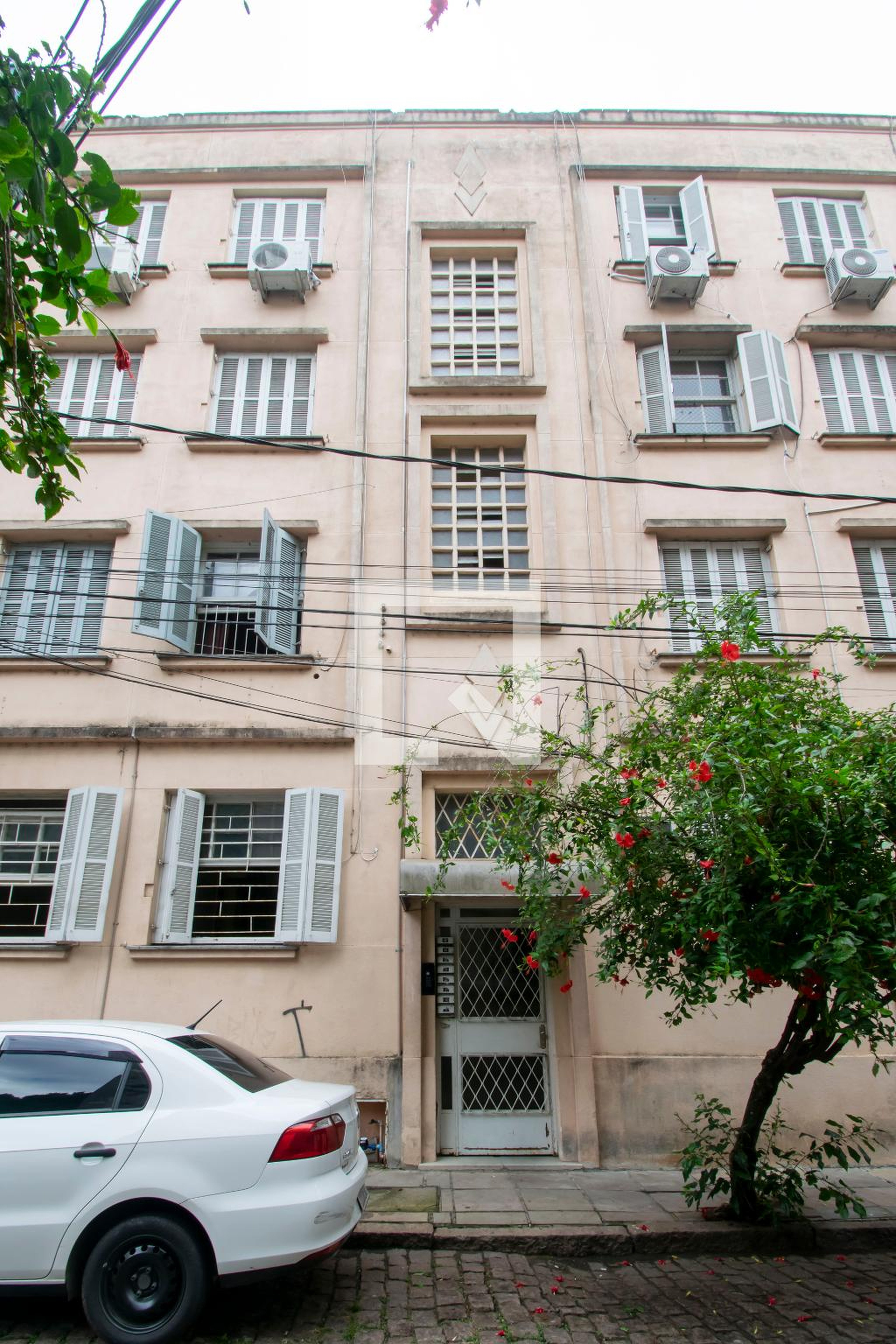 Fachada Condomínio em Rua Leão Xiii, 67