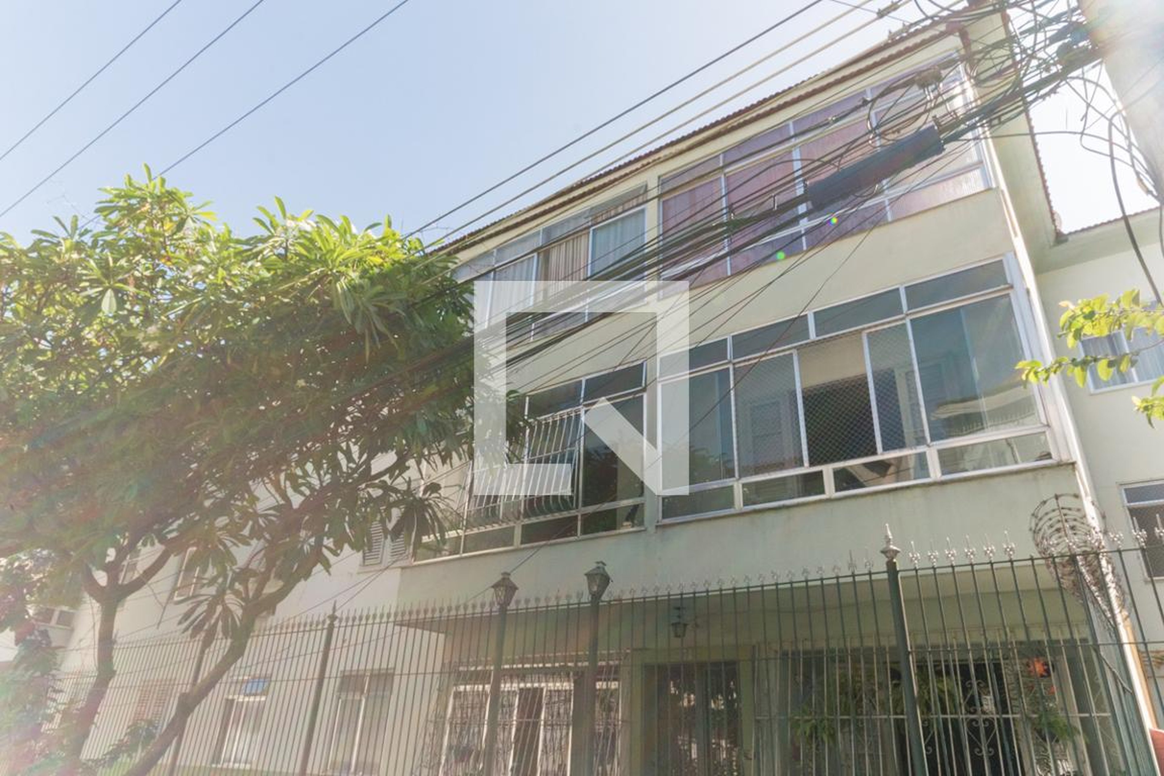 Fachada Condomínio em Rua Tenente Viêira Sampaio, 71