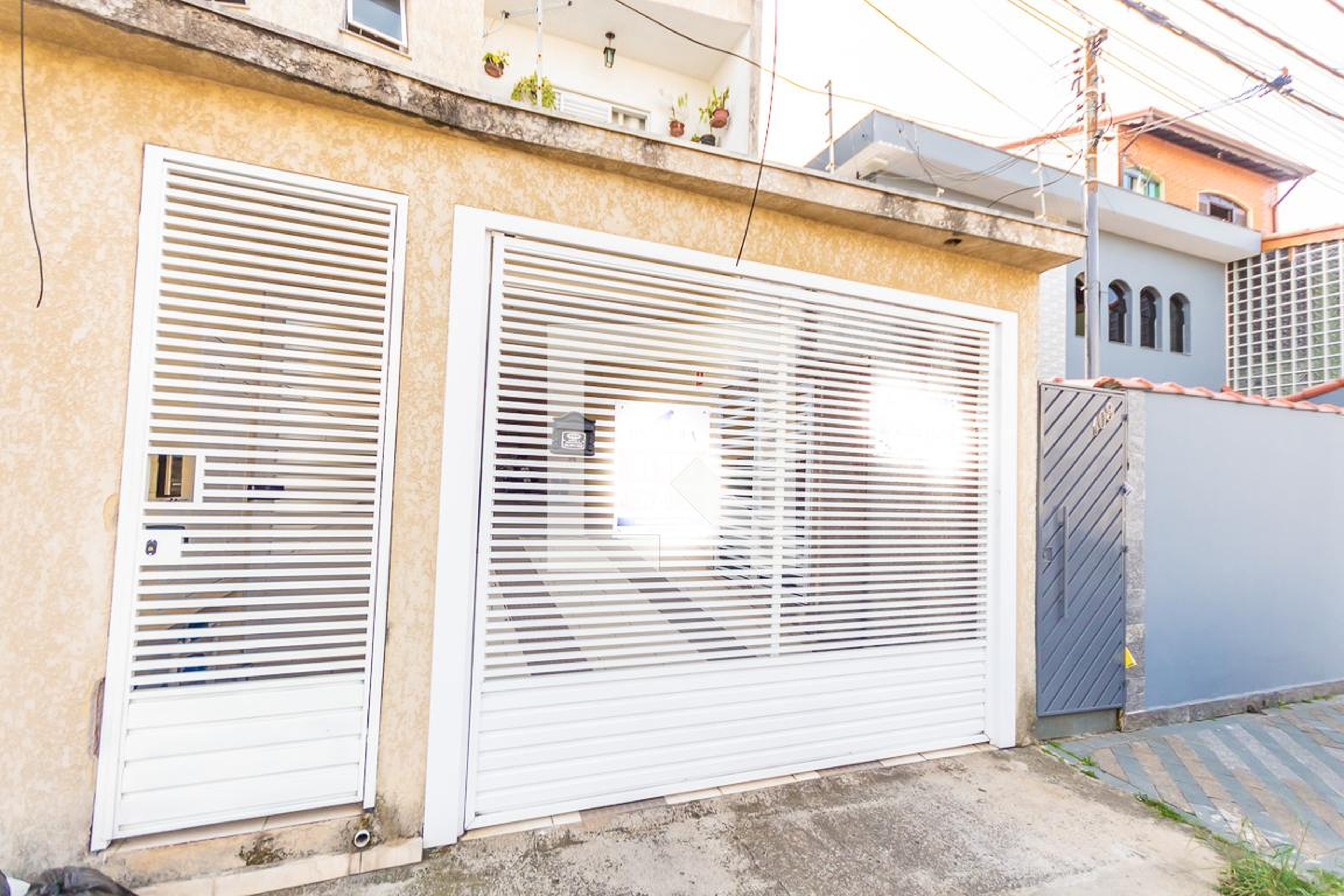 Fachada Condomínio em Rua Horácio Hunti, 101