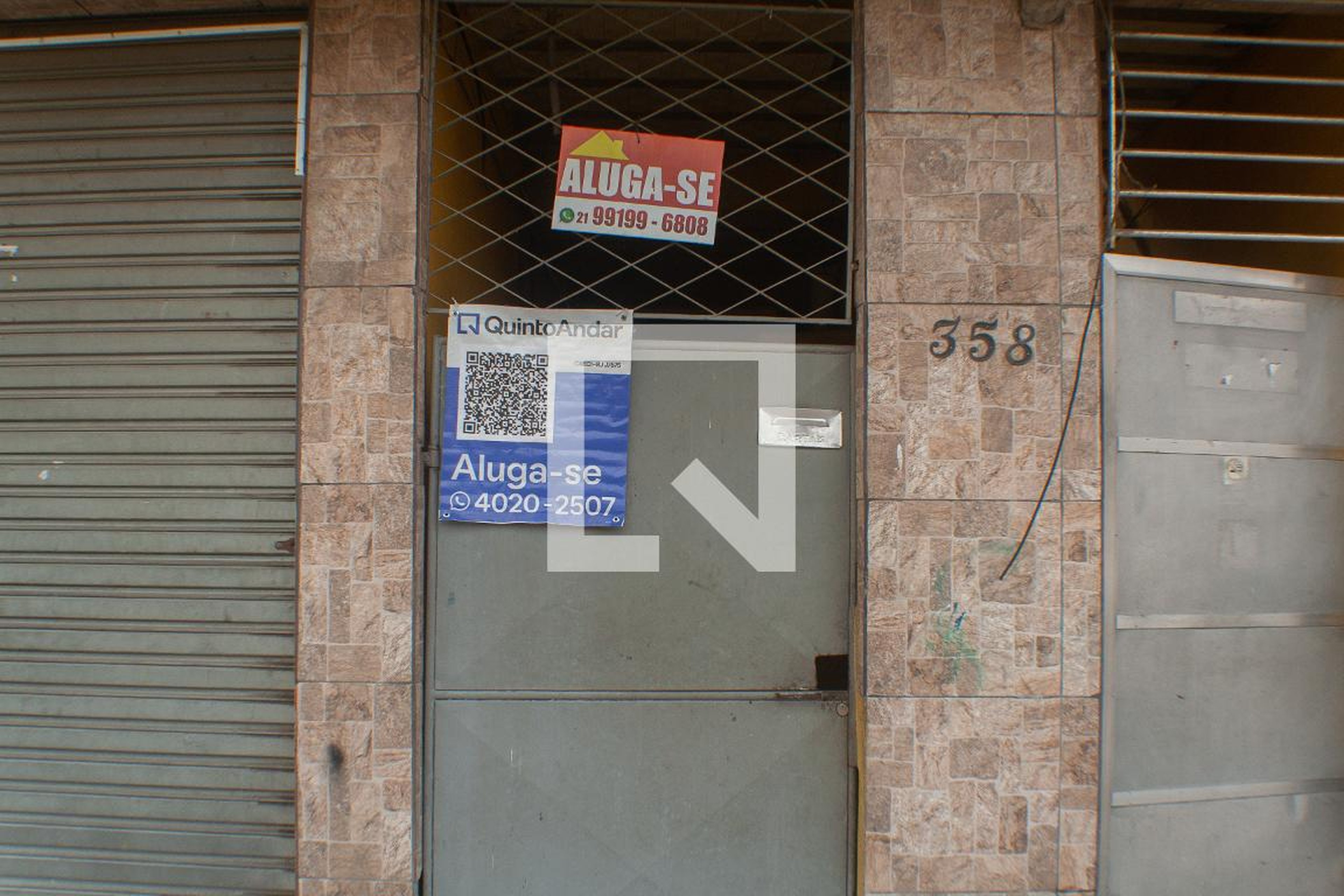 Fachada Condomínio em Rua Hilda Franco, 358