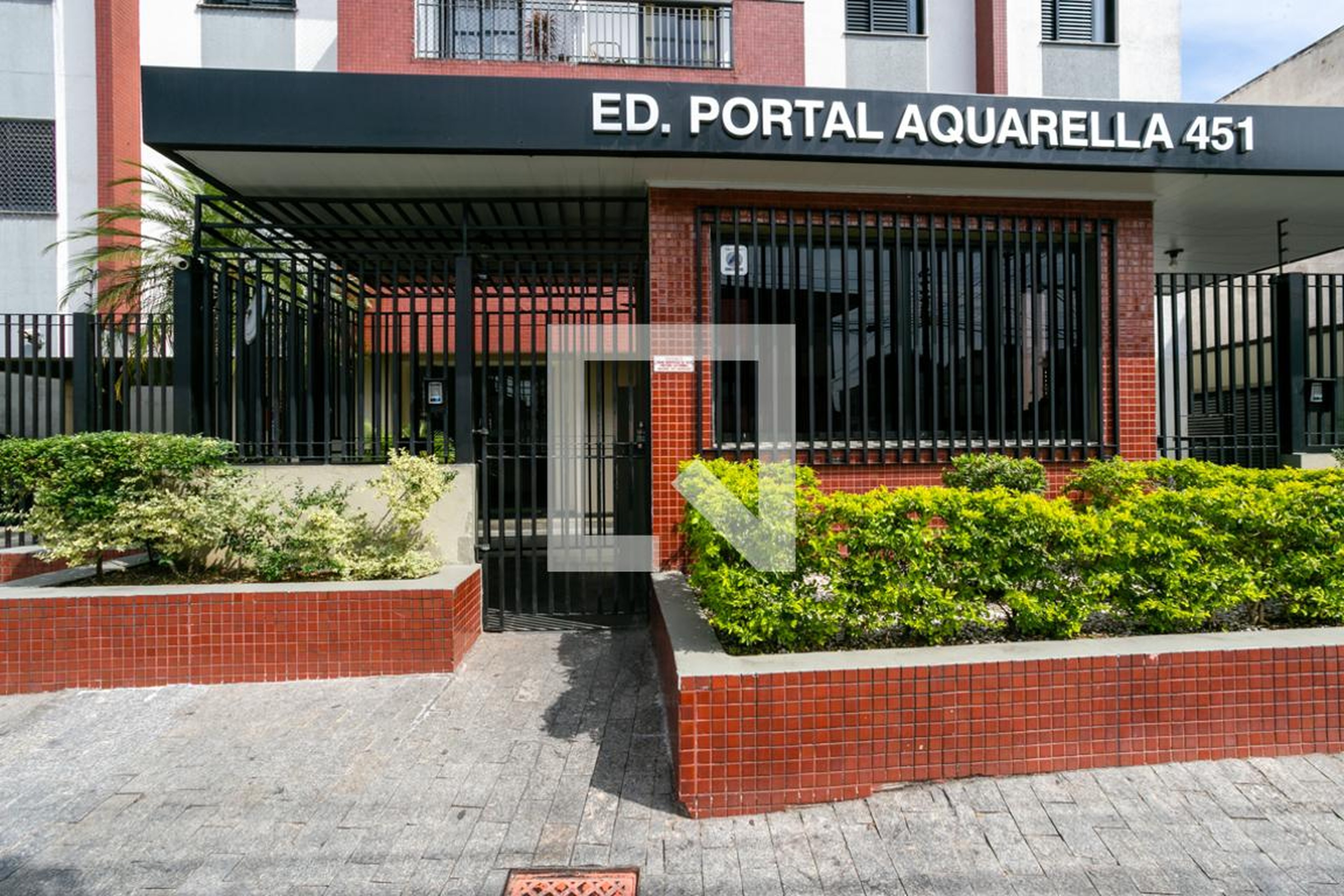 Fachada do Condomínio Edifício Portal Aquarella
