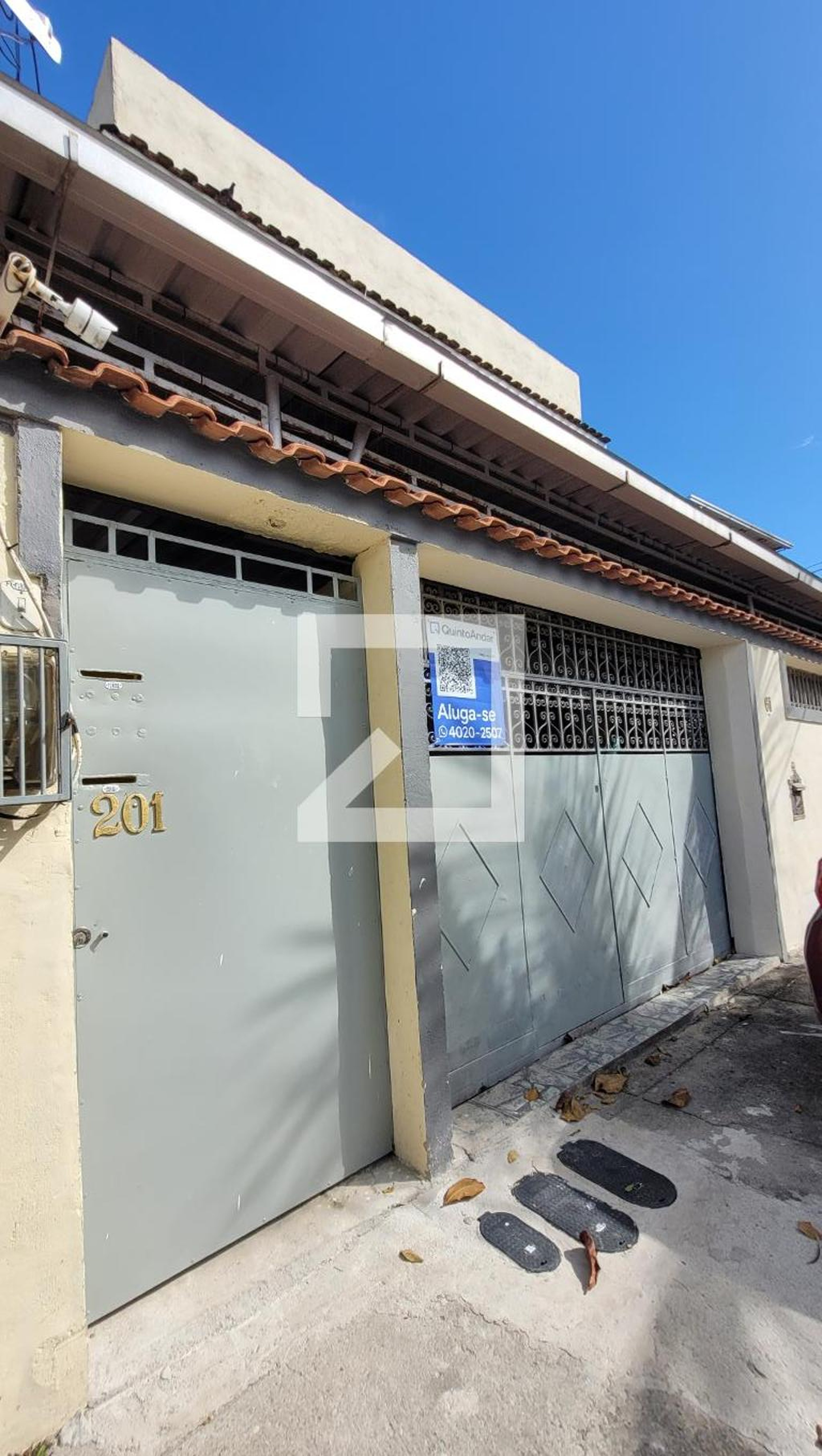 Fachada Condomínio em Rua Tenente Jerônimo Mesquita, 61