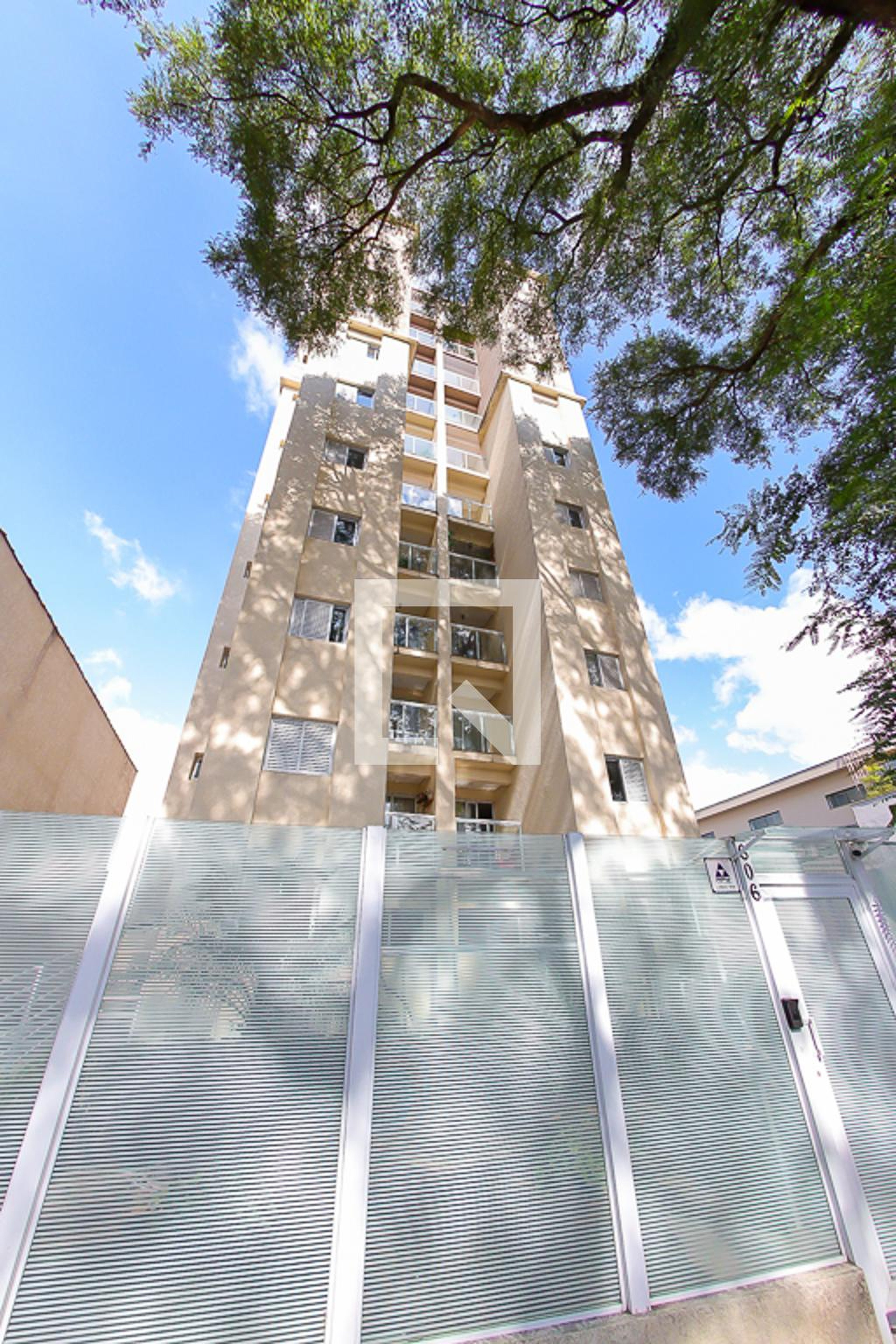 Fachada Condomínio em Rua Maria Cândida, 605