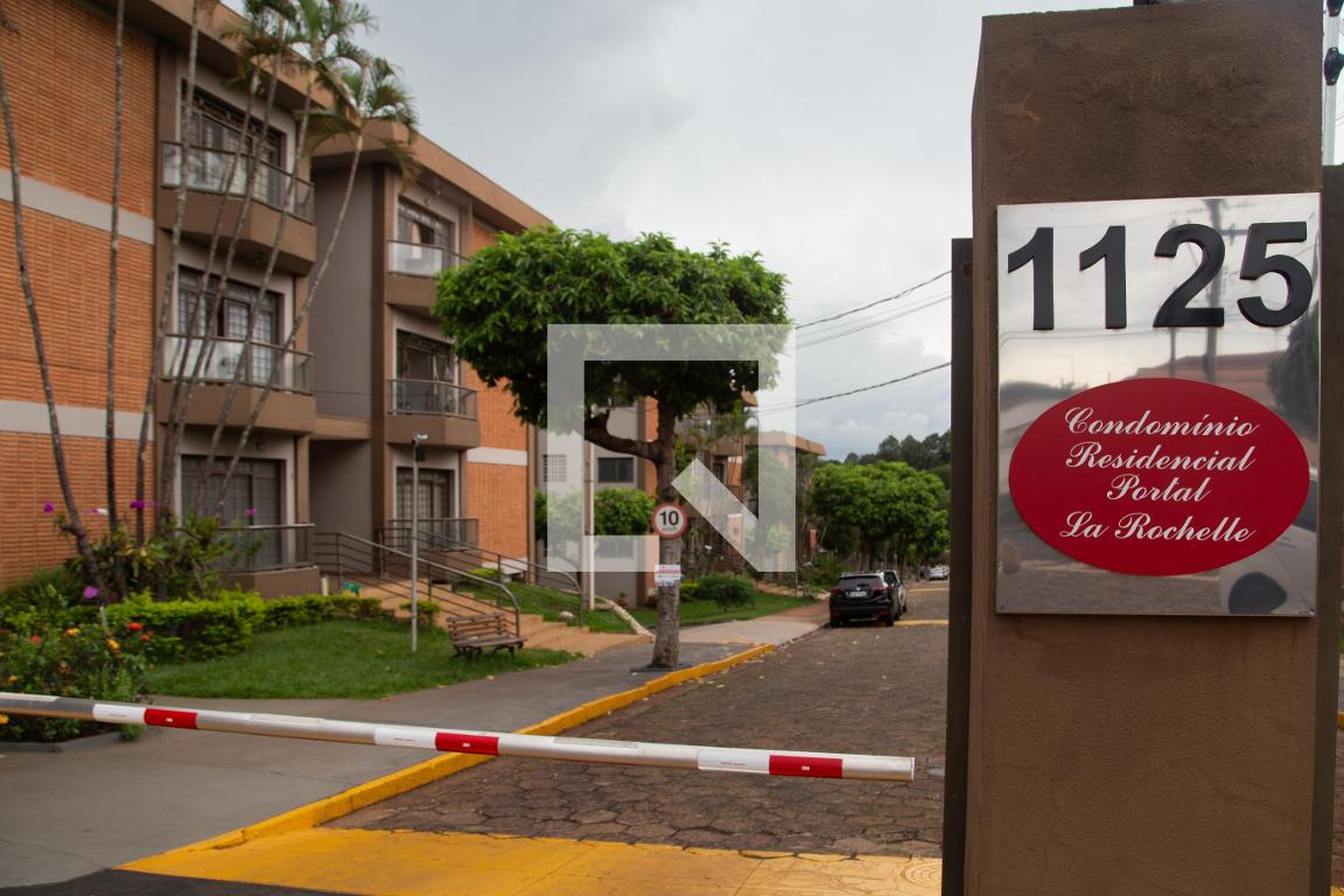 Fachada Condomínio Portal La Rochelle