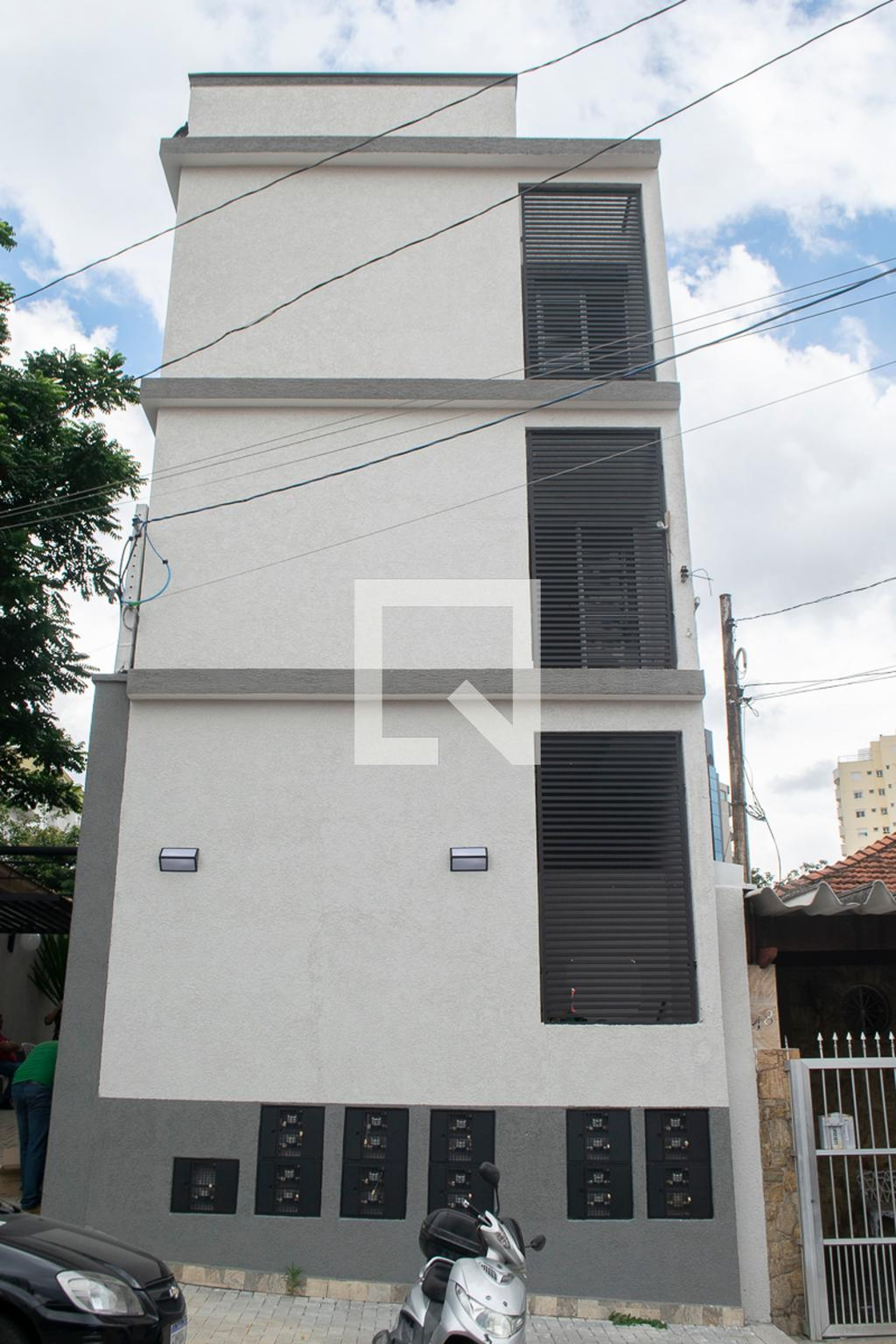 Fachada Condomínio em Rua Miyano Oba, 41