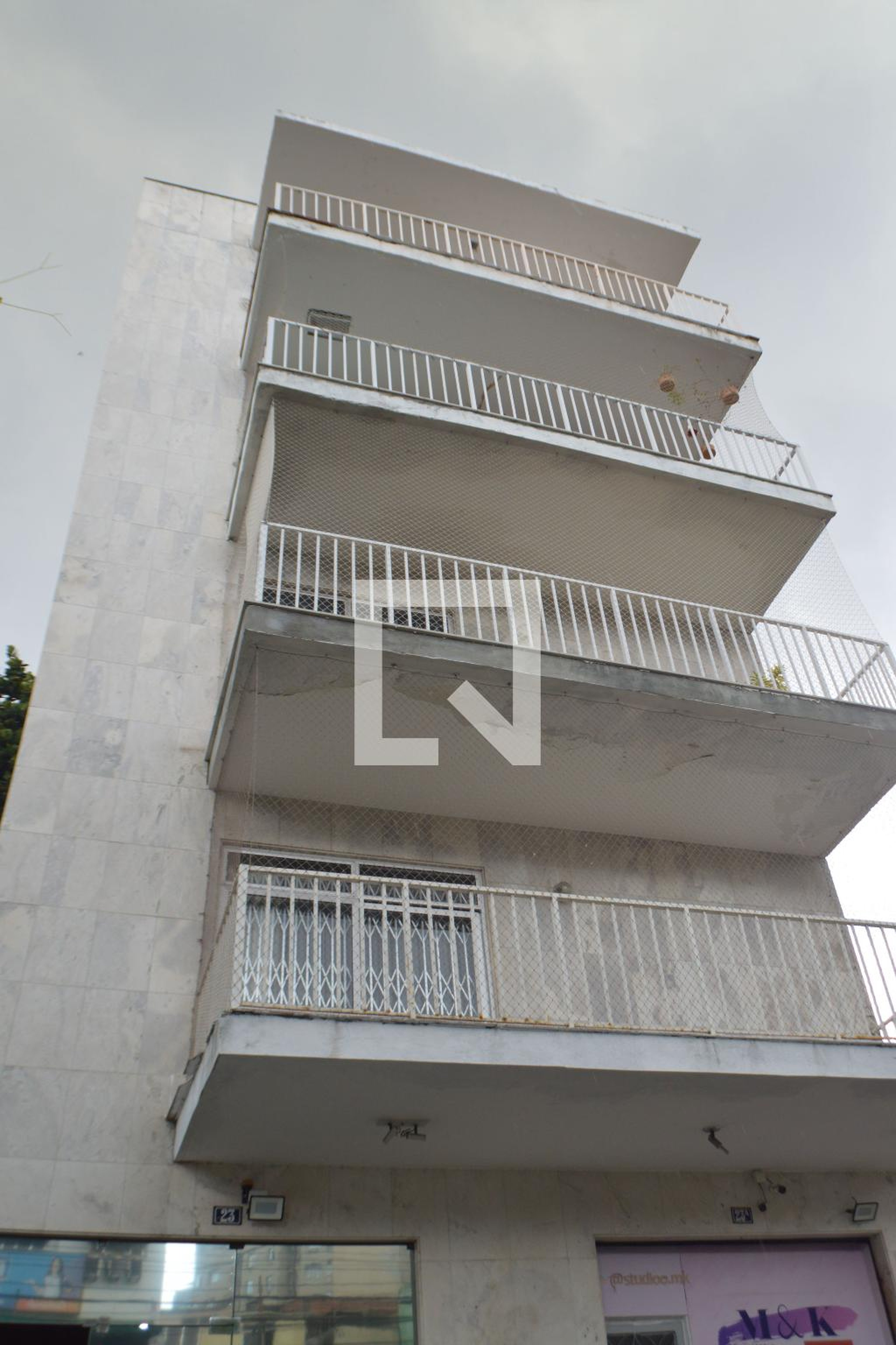 Fachada do Condomínio Condomínio em Rua Cirne Maia, 23