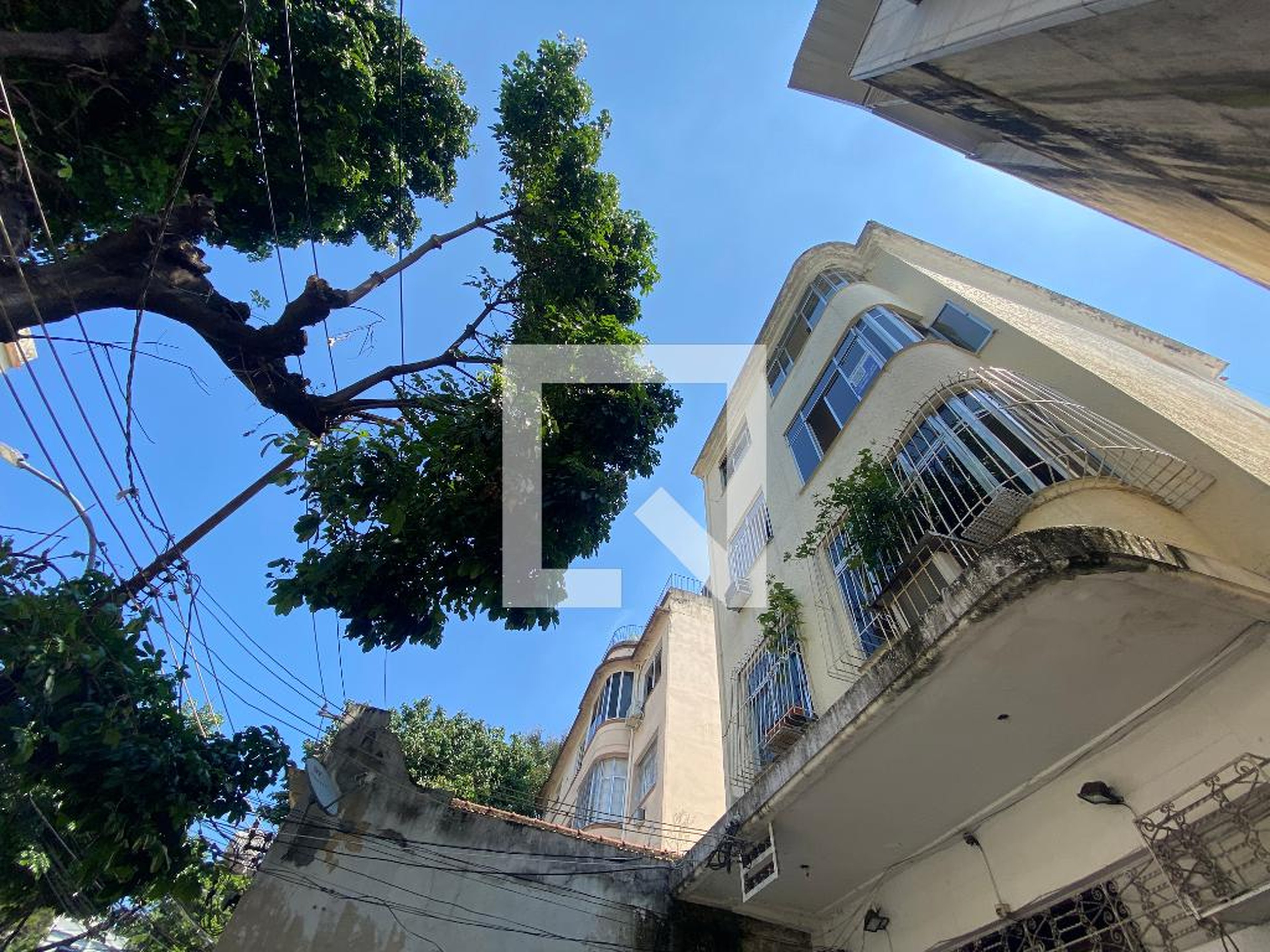 Fachada Condomínio em Rua São Miguel, 48