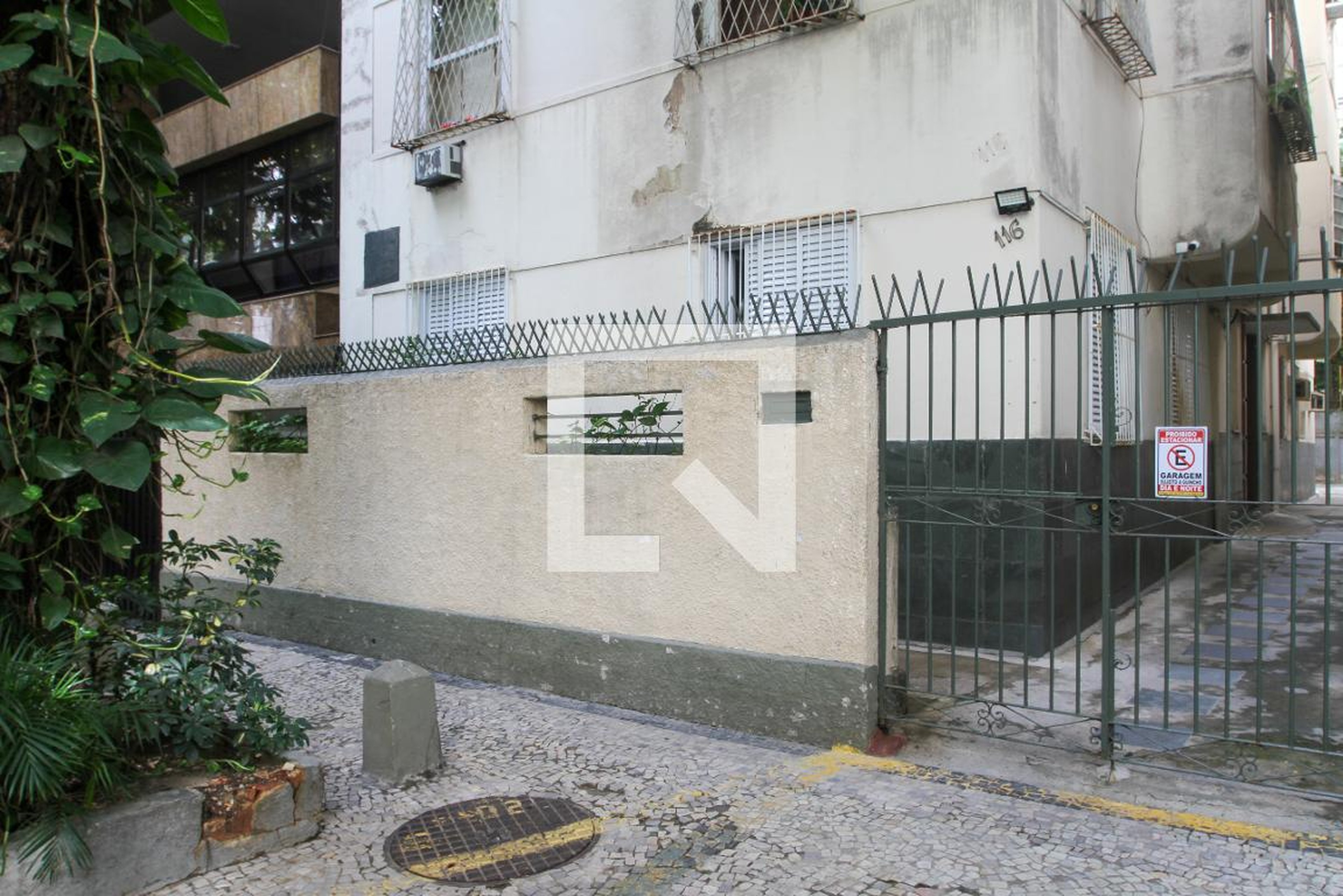 Fachada do Prédio Condomínio em Rua José Linhares, 116