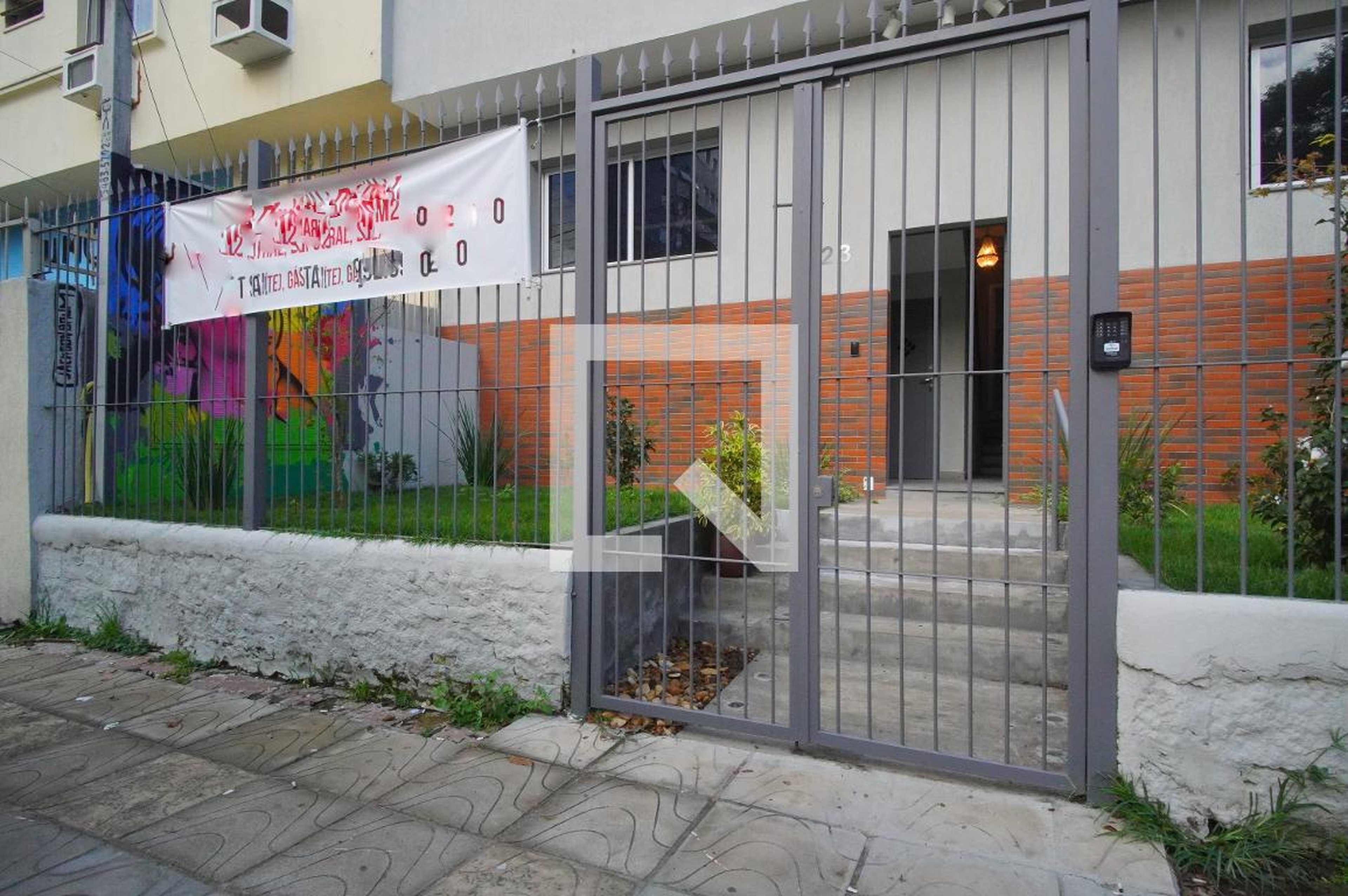 Fachada Condomínio em Rua Eudoro Berlink, 623