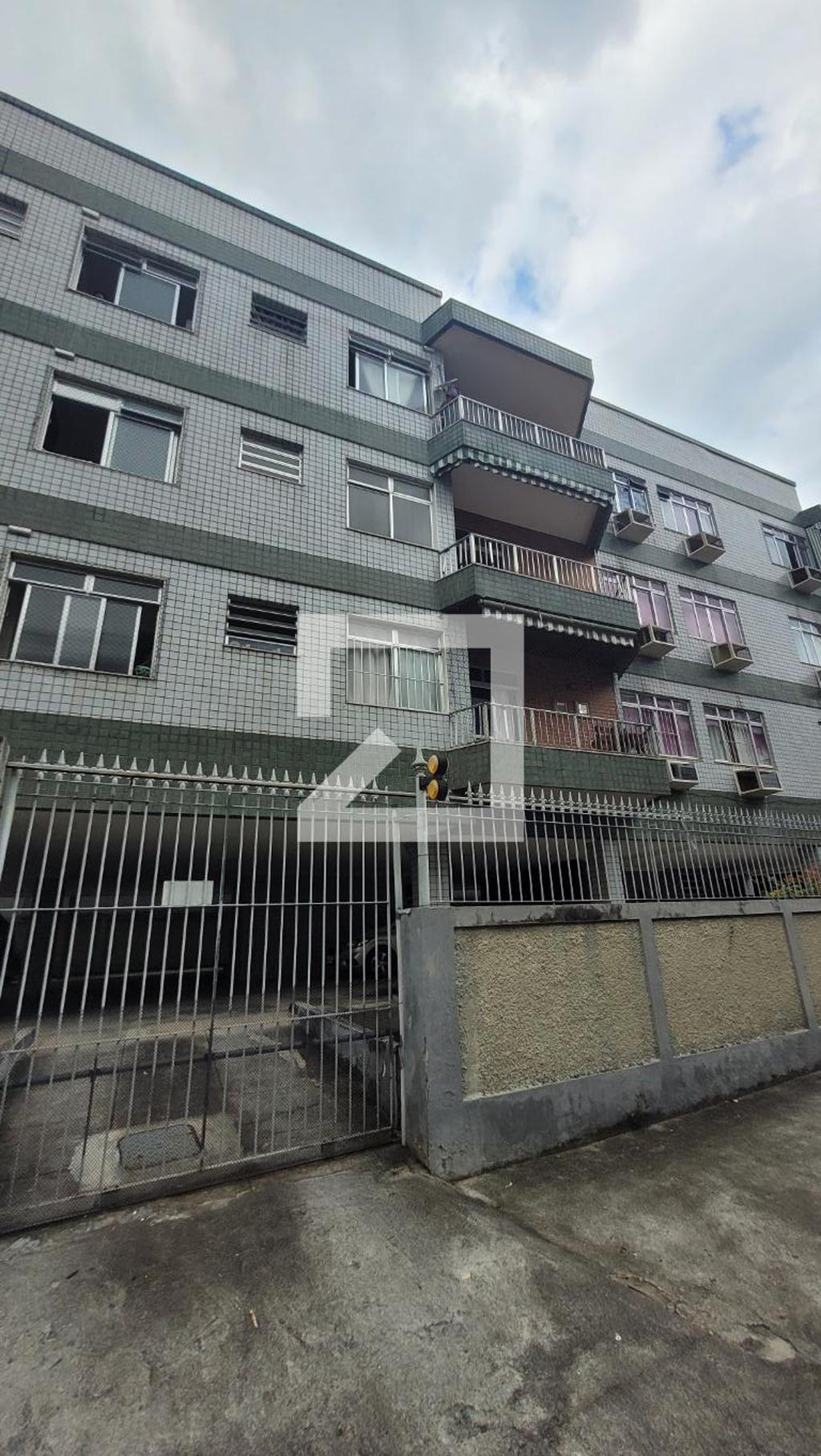 Fachada Condomínio em Rua Águas Mornas, 165