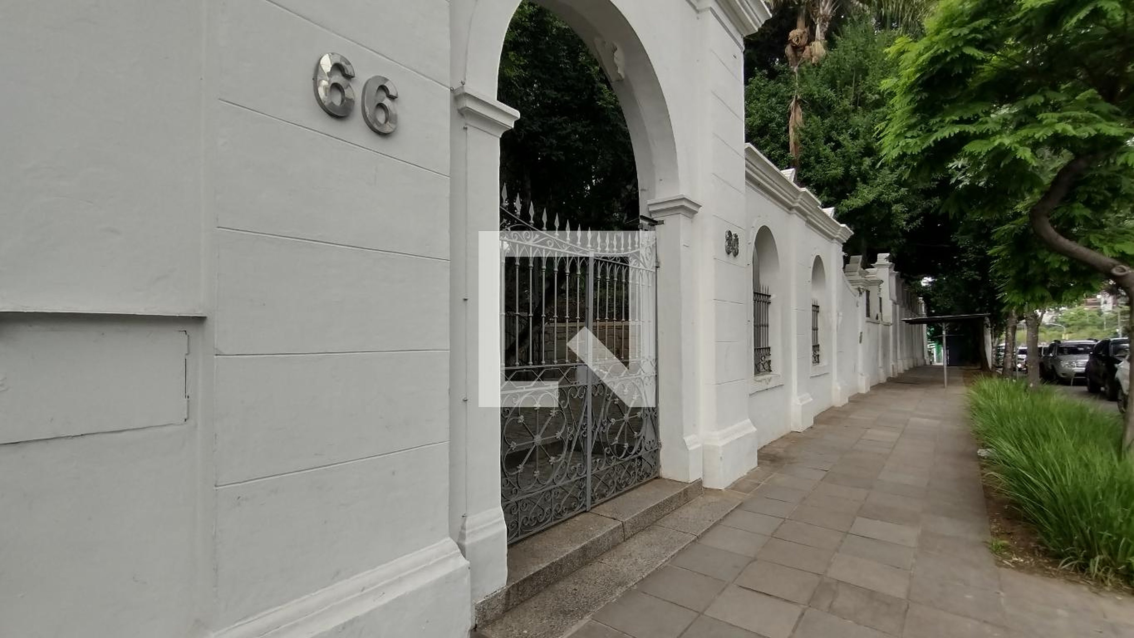 Fachada do Condomínio Condomínio em Avenida Carlos Gomes, 80
