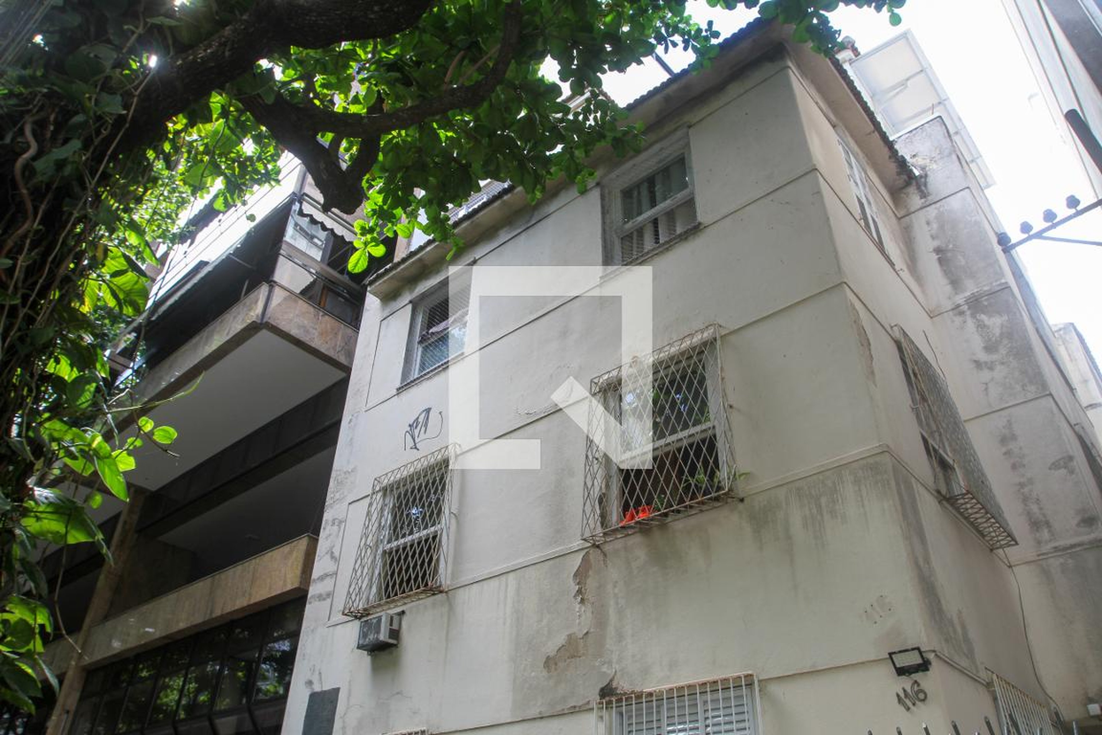 Fachada do Prédio Condomínio em Rua José Linhares, 112