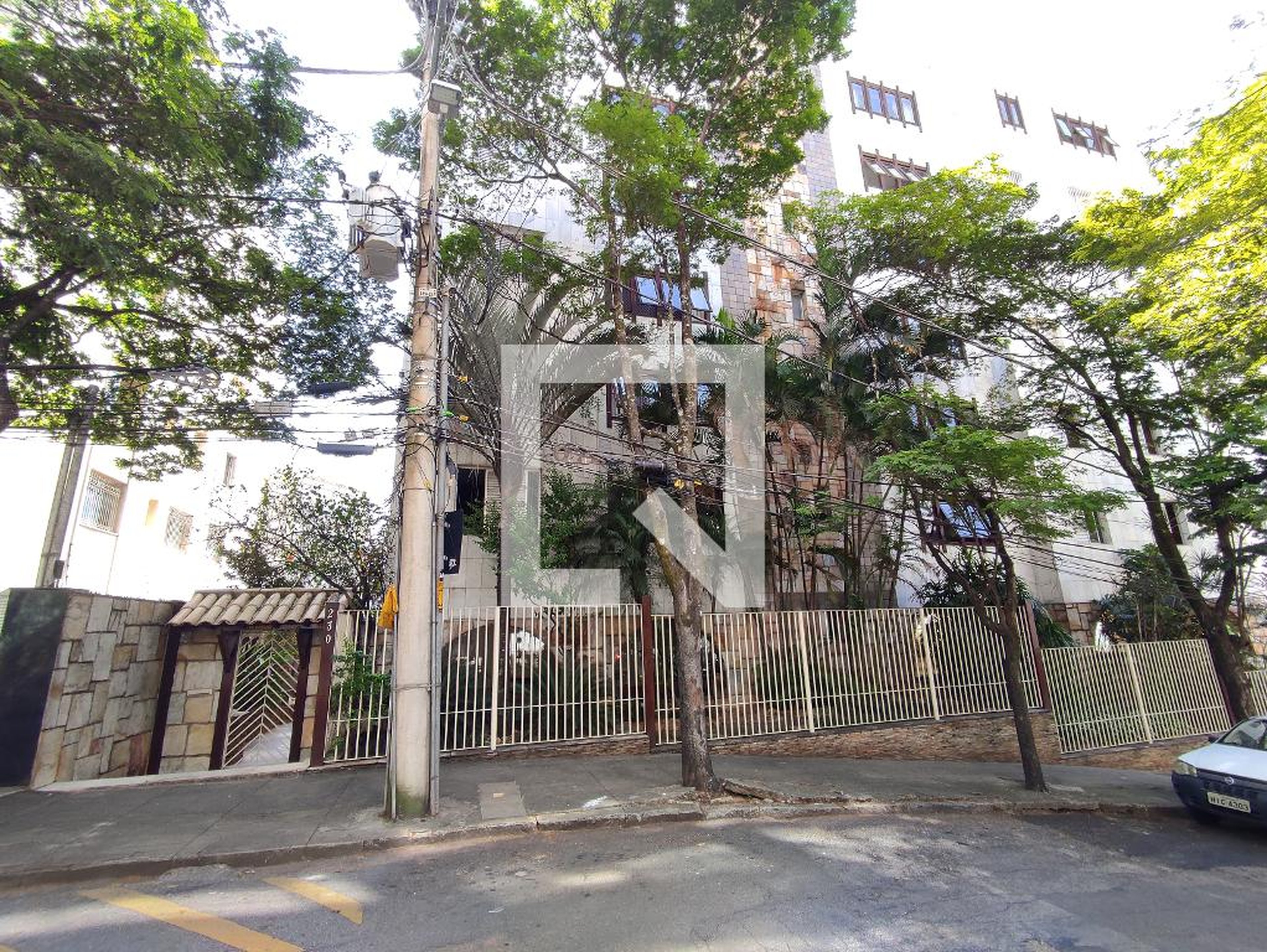 Fachada Condomínio em Rua Paula Cândido, 230