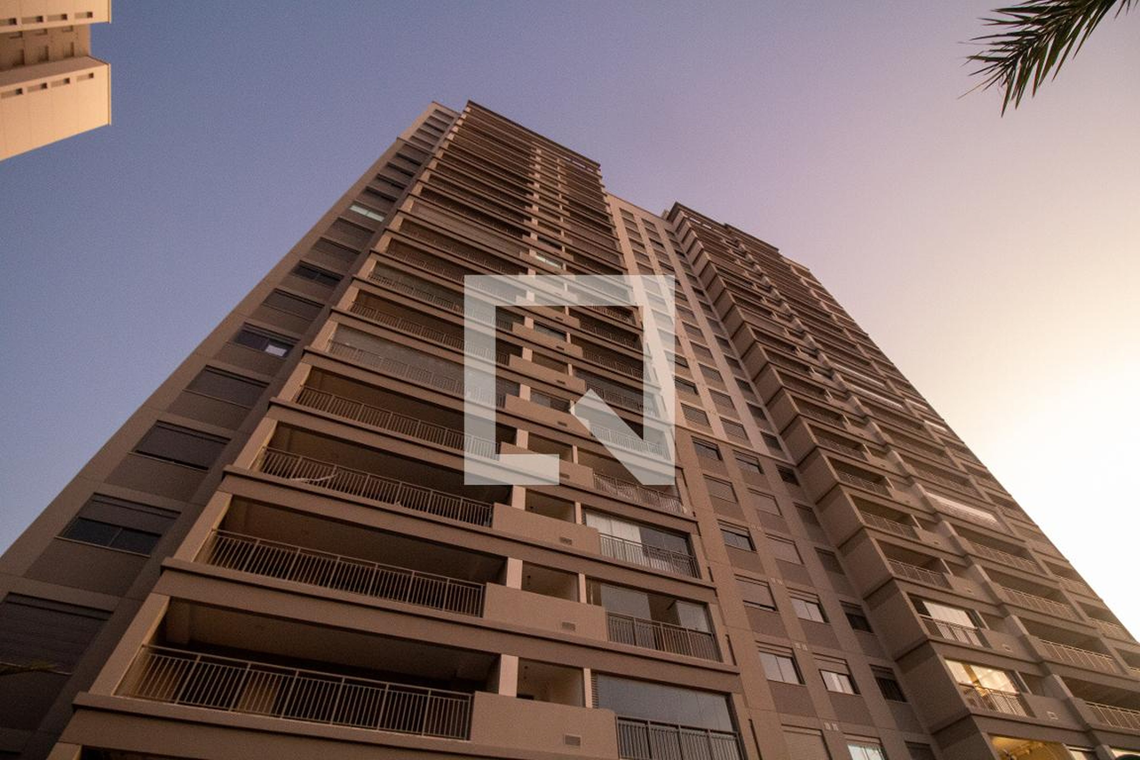 Fachada Condomínio em Rua Serra de Botucatu, 2154