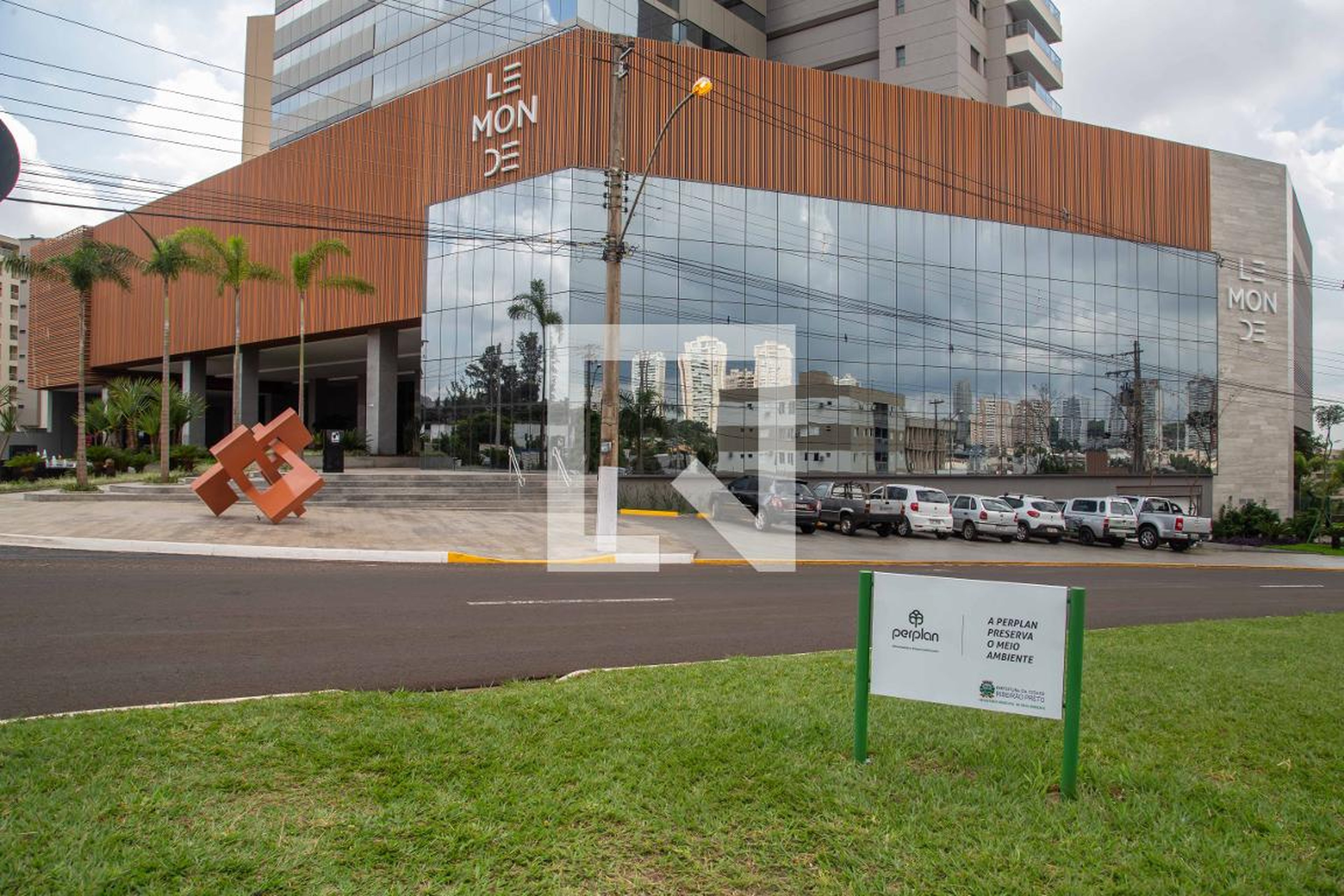 Fachada Condomínio em Avenida Wladimir Meirelles Ferreira, 11