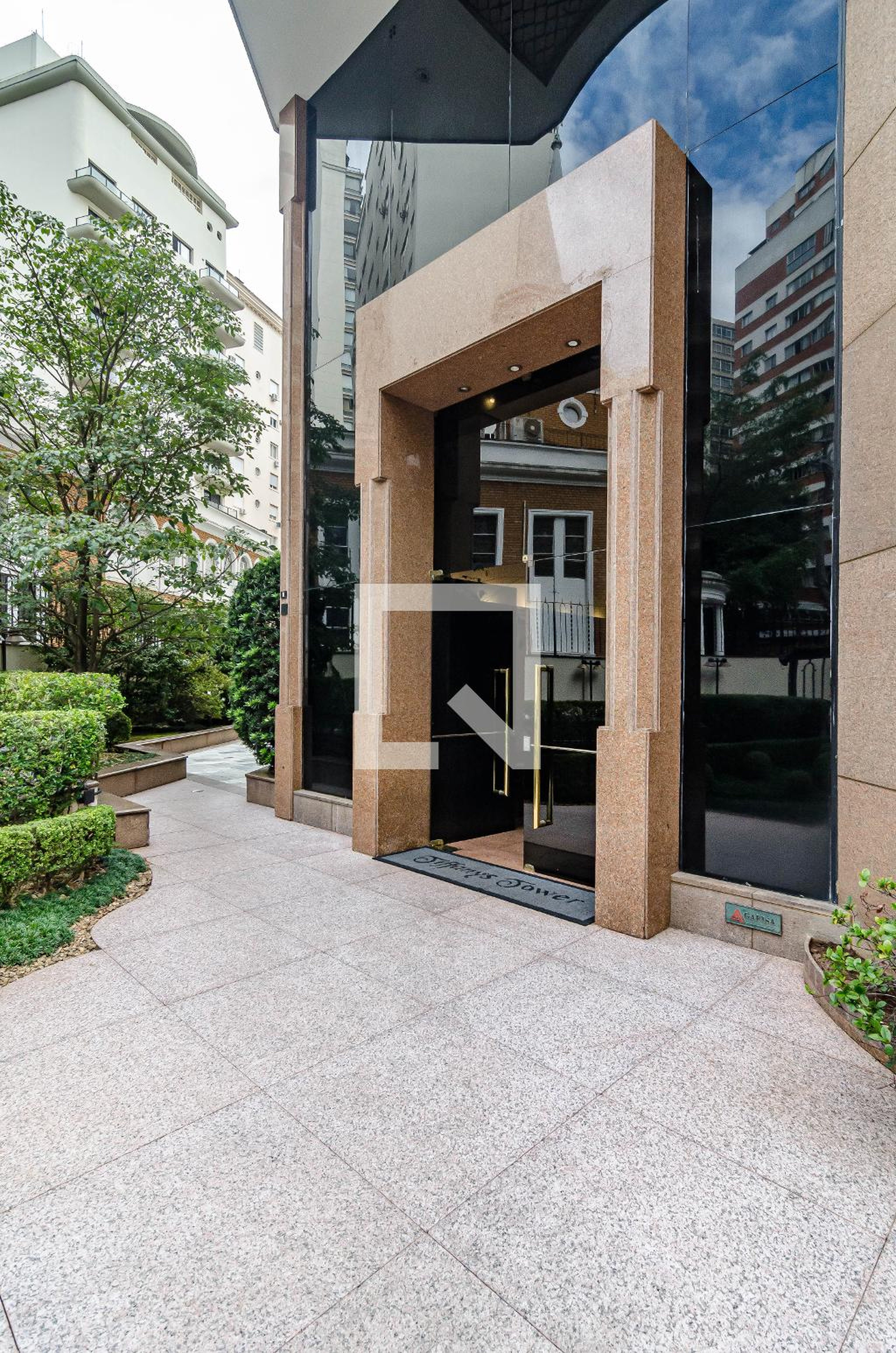 Entrada - Tiffanys Tower