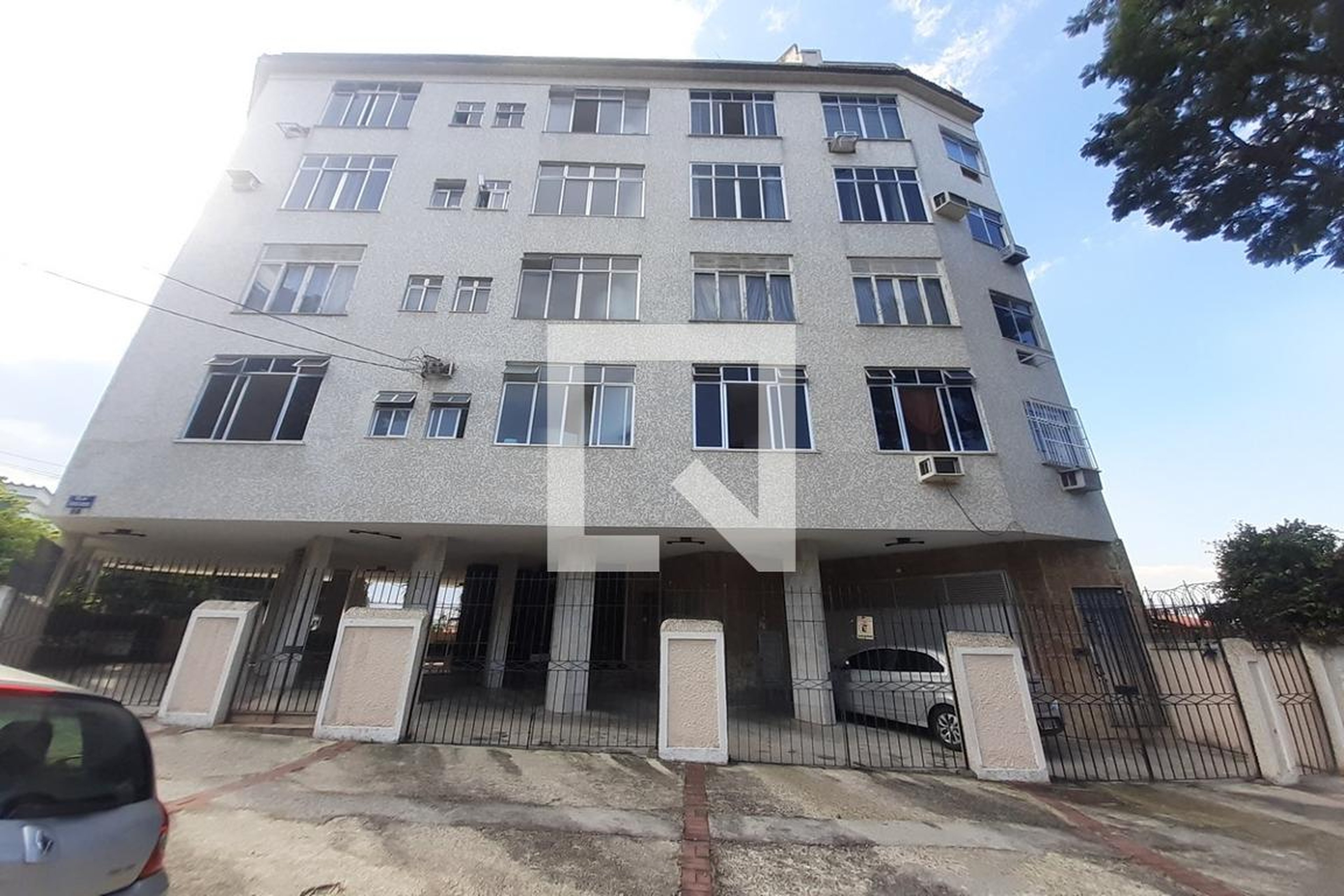 Fachada Condomínio em Rua Ferreira Cardoso, 7