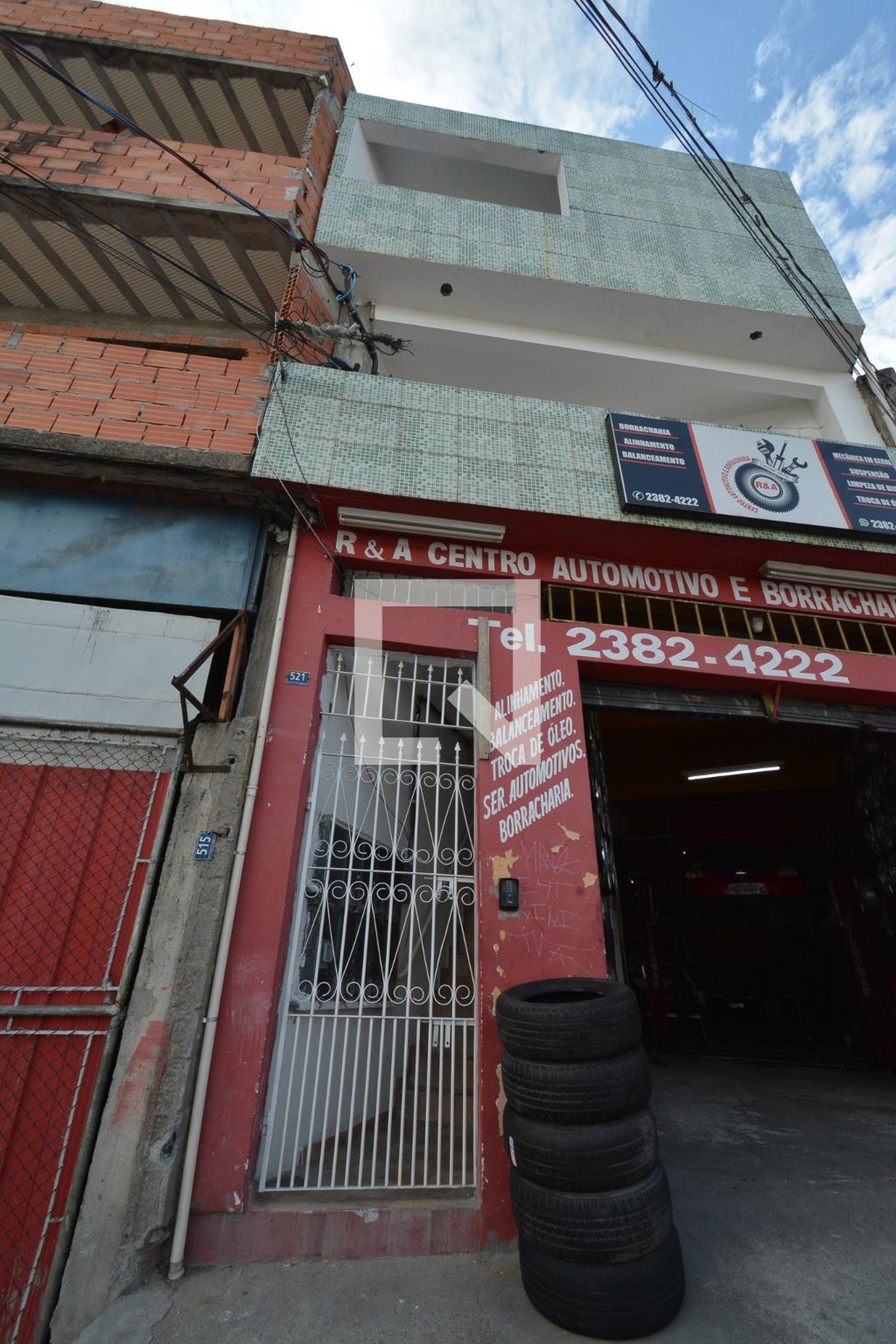 Fachada Condomínio em Avenida Rosa Molina Pannocchia, 521