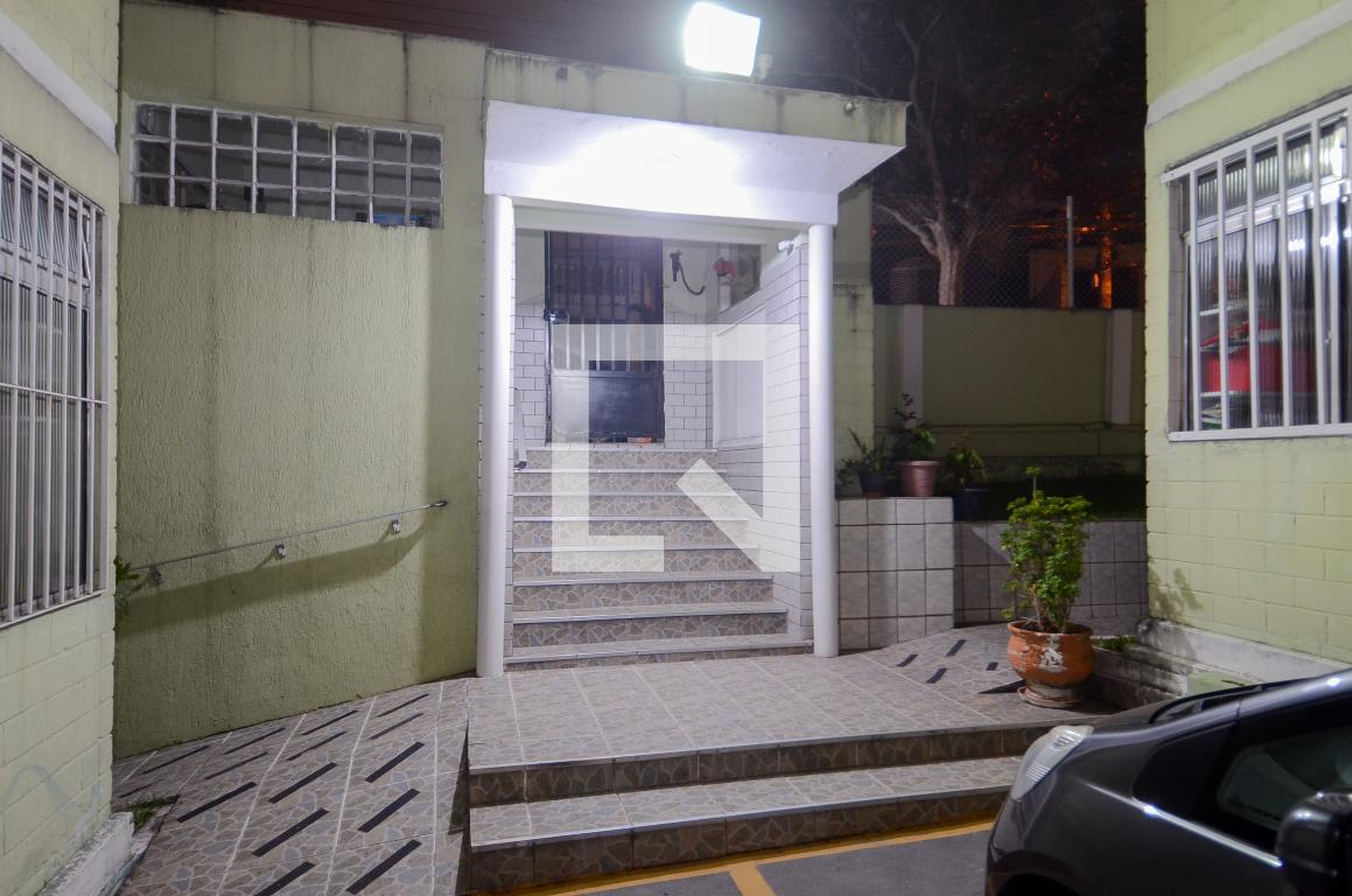 Entrada Social Condomínio em Rua Consul Orestes Corrêa, 431