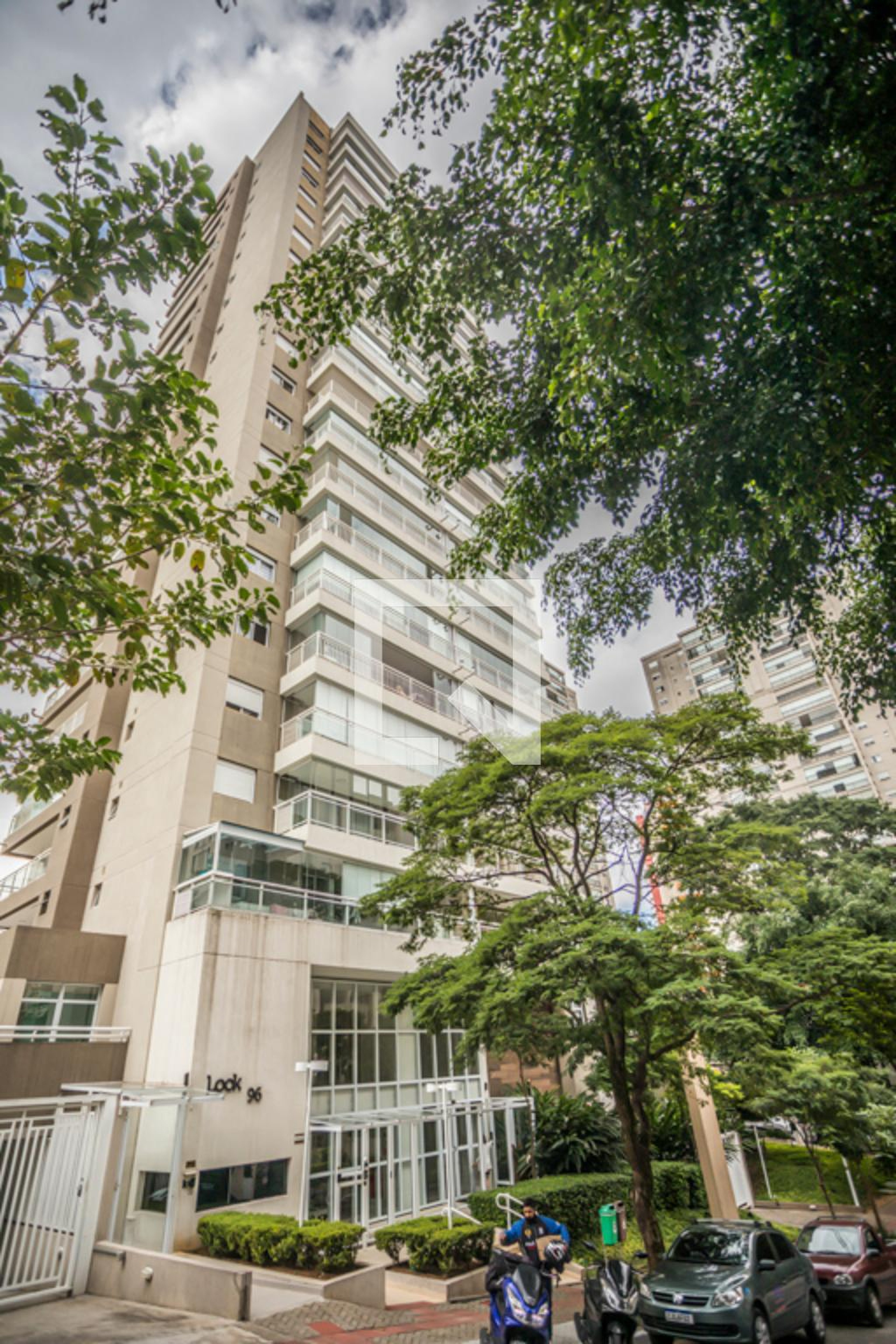 Fachada Condomínio em Rua José Feliciano, 92