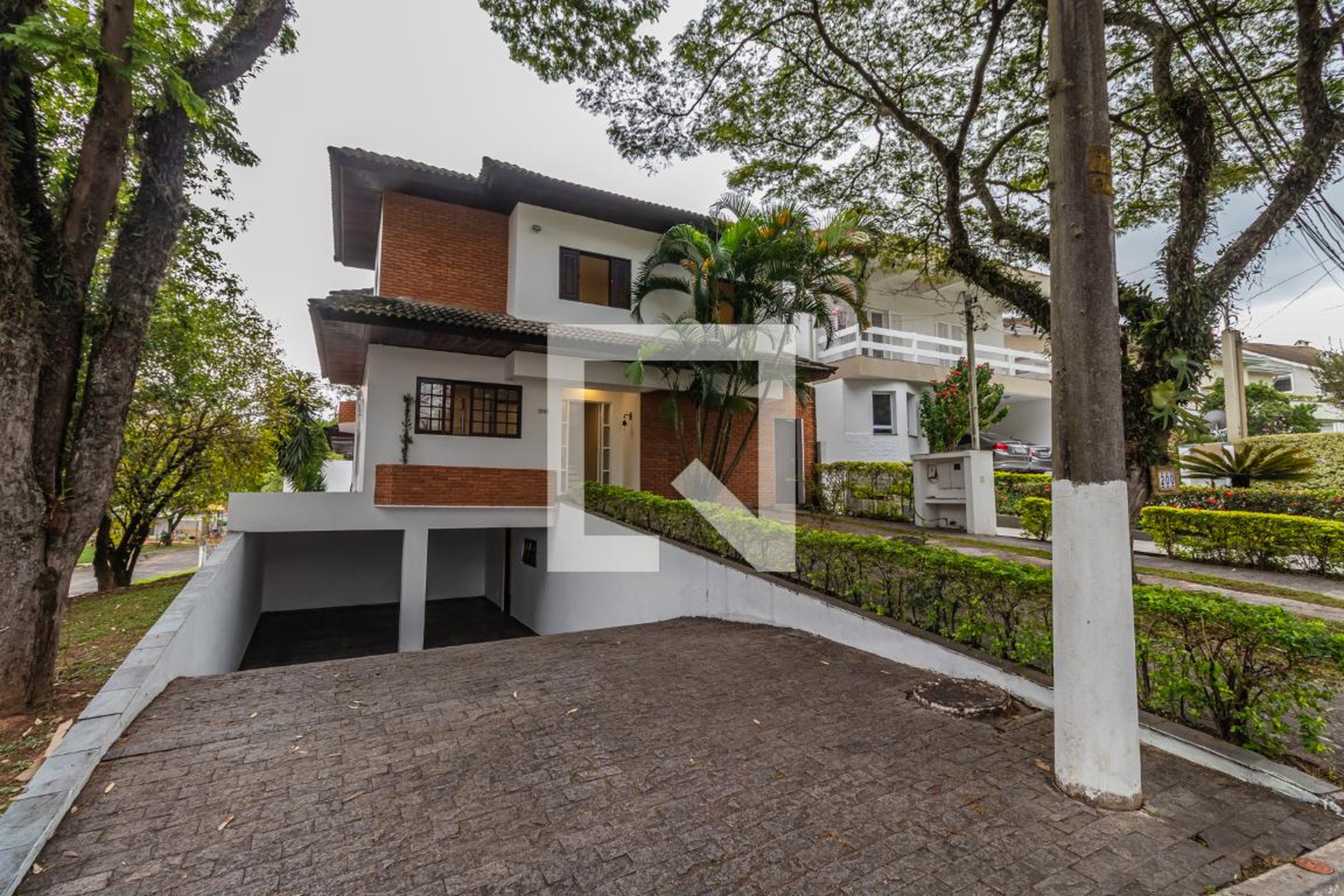 Fachada Condomínio em Alameda dos Gerânios, 200