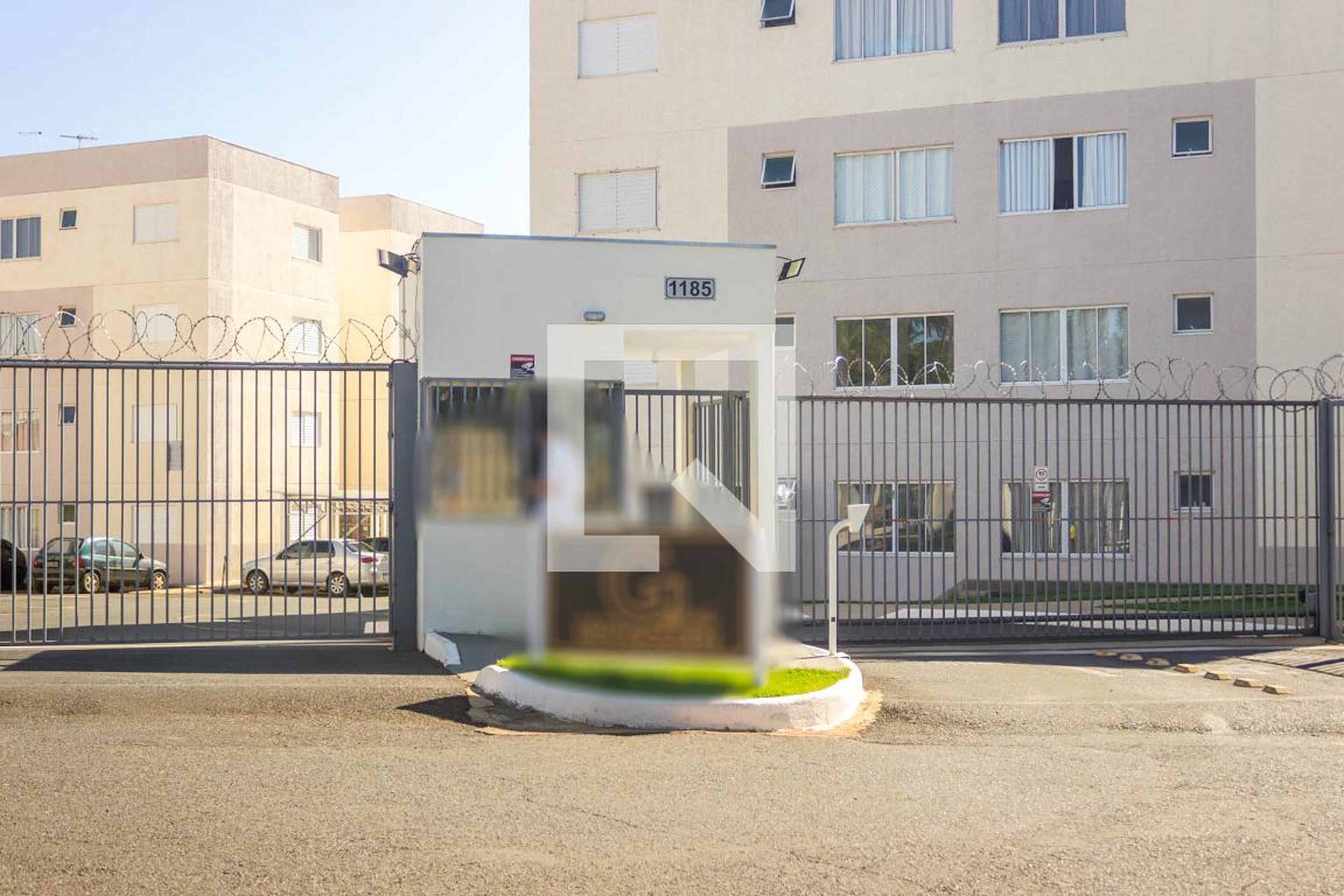 Fachada Condomínio em Avenida Central, 1185