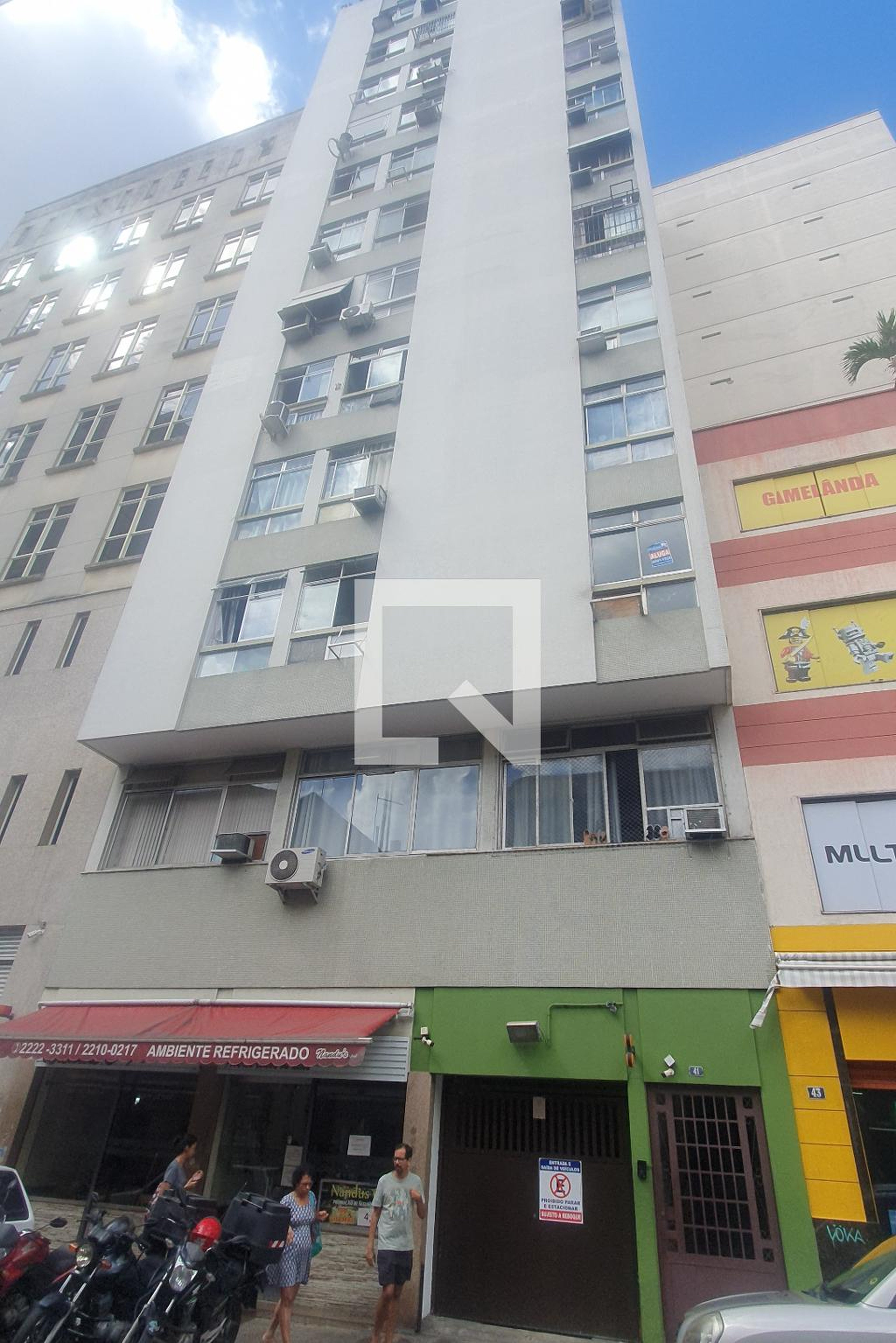 Fachada Condomínio em Rua André Cavalcanti, 41