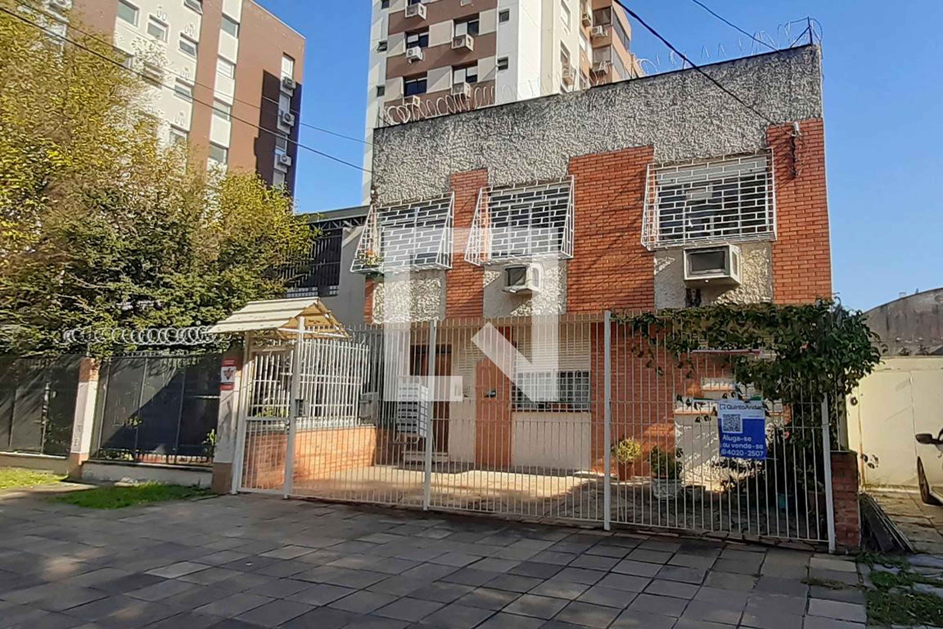 Fachada Condomínio em Rua Bernardo Píres, 443