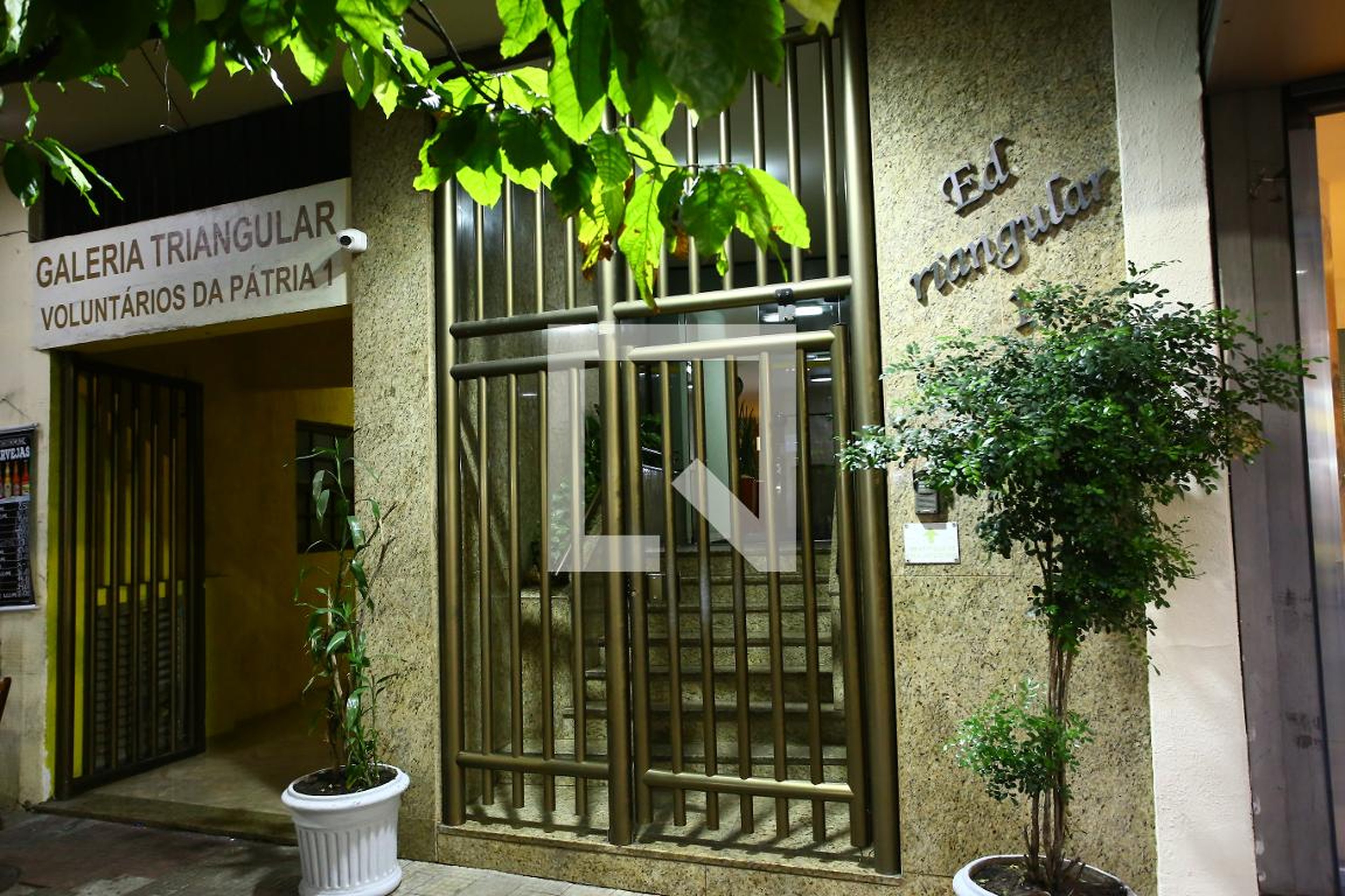 Entrada do Prédio - Edifício Triangular