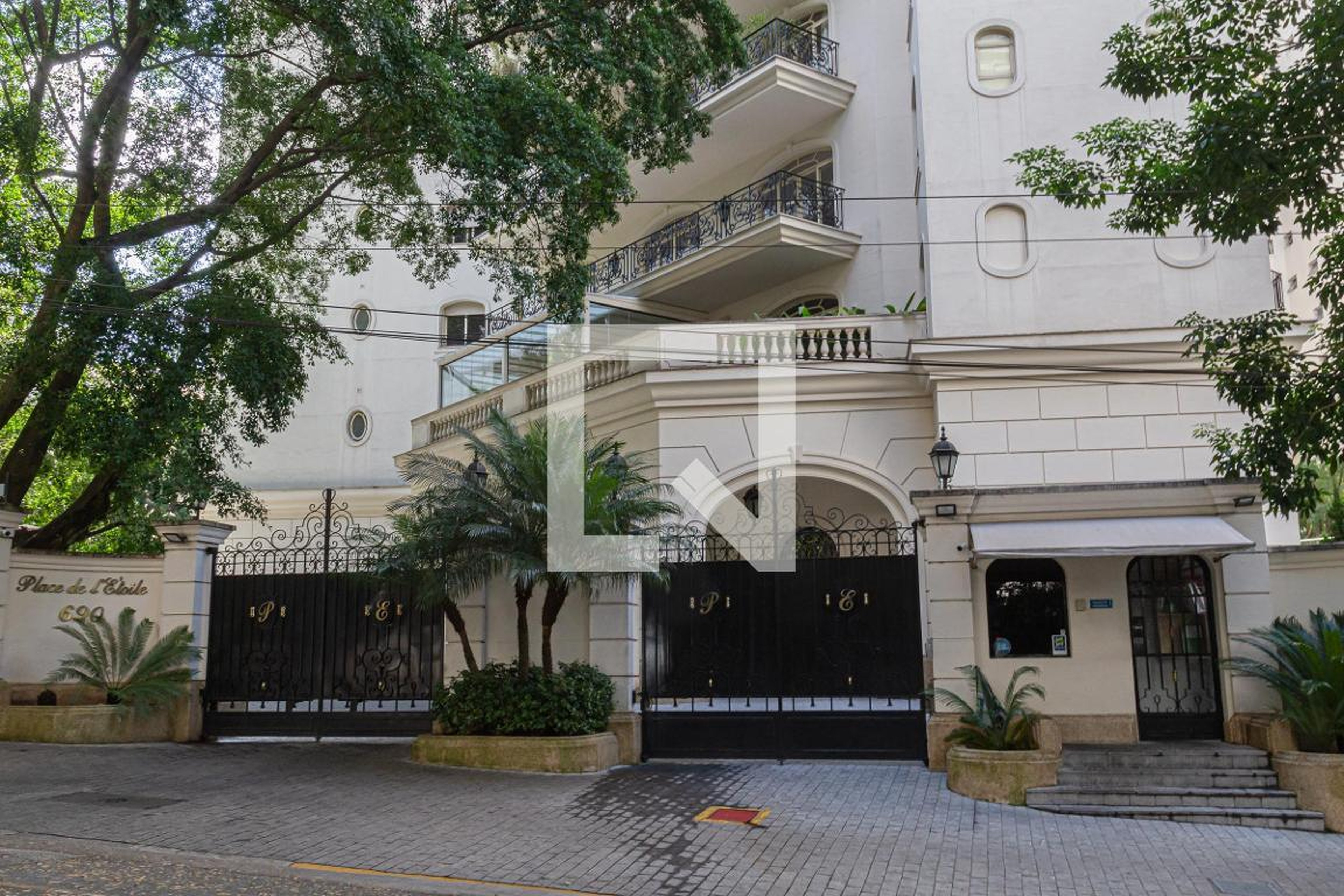 Fachada do Condomínio Edifício Place de L'Etoile